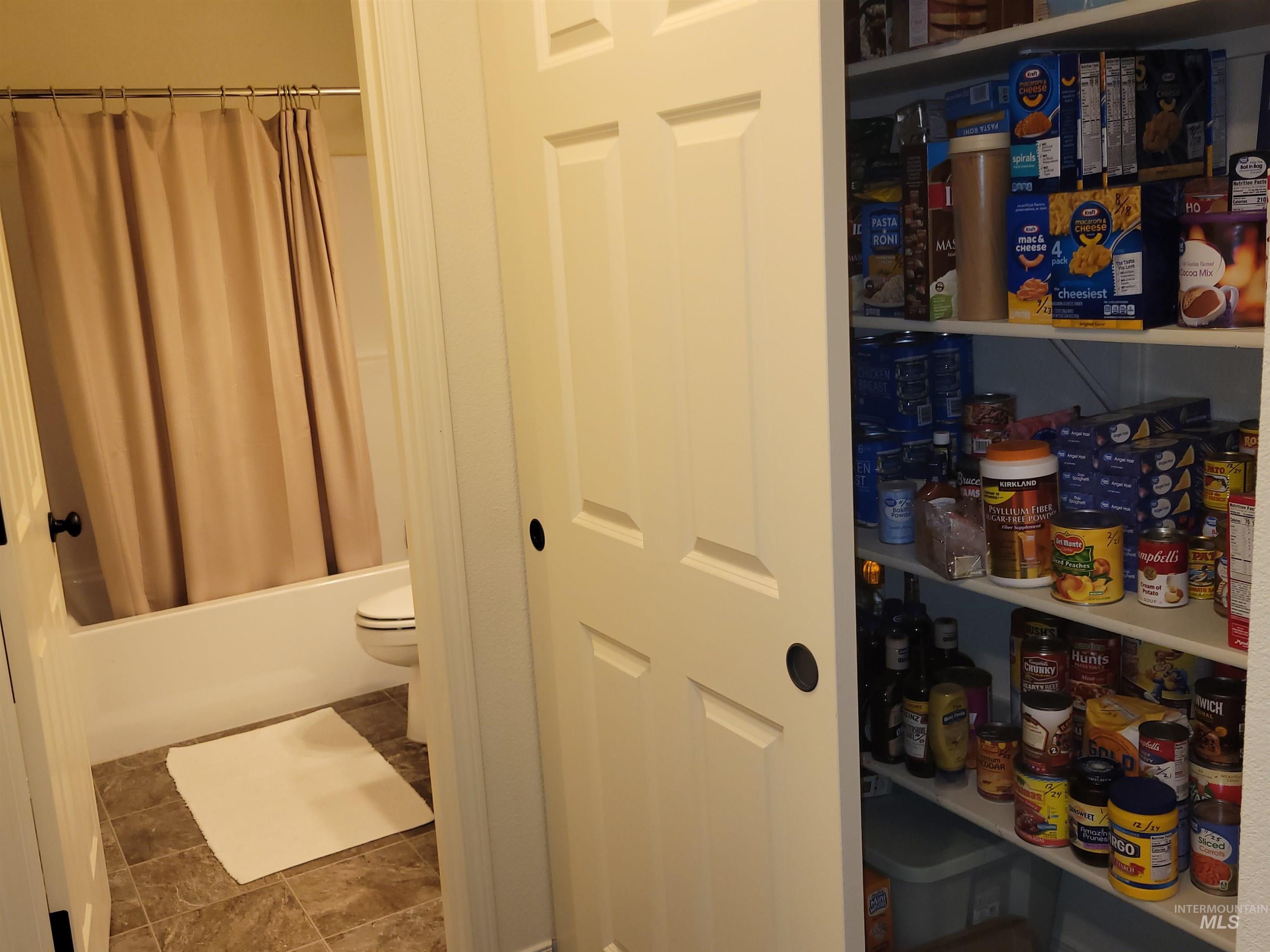 160 Pine Valley Drive, Cascade, Idaho 83611, 2 Bedrooms, 2 Bathrooms, Residential For Sale, Price $579,900,MLS 98978460