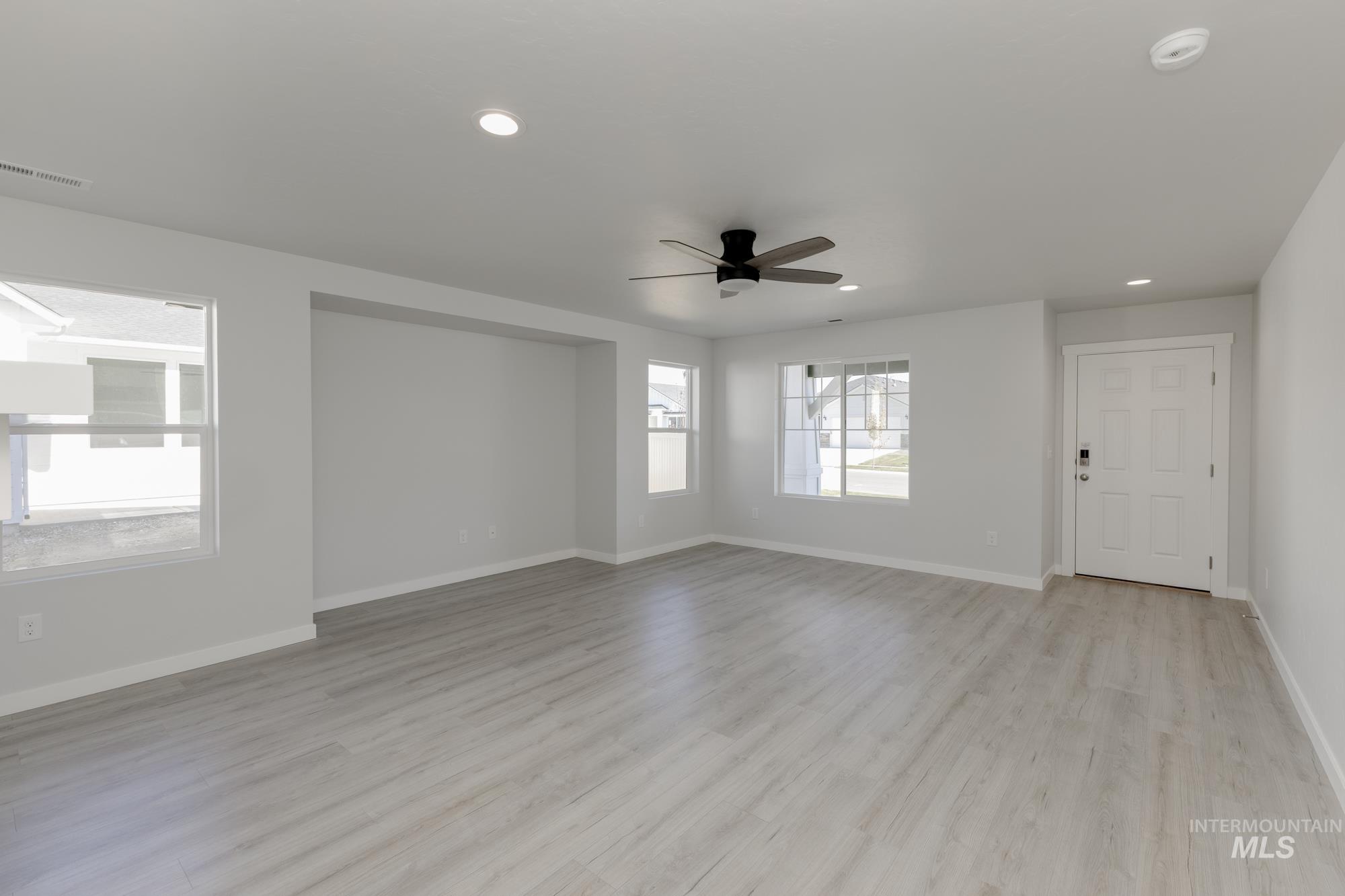 1162 W Cub River Dr, Meridian, Idaho 83642, 5 Bedrooms, 2.5 Bathrooms, Residential For Sale, Price $604,990,MLS 98978462