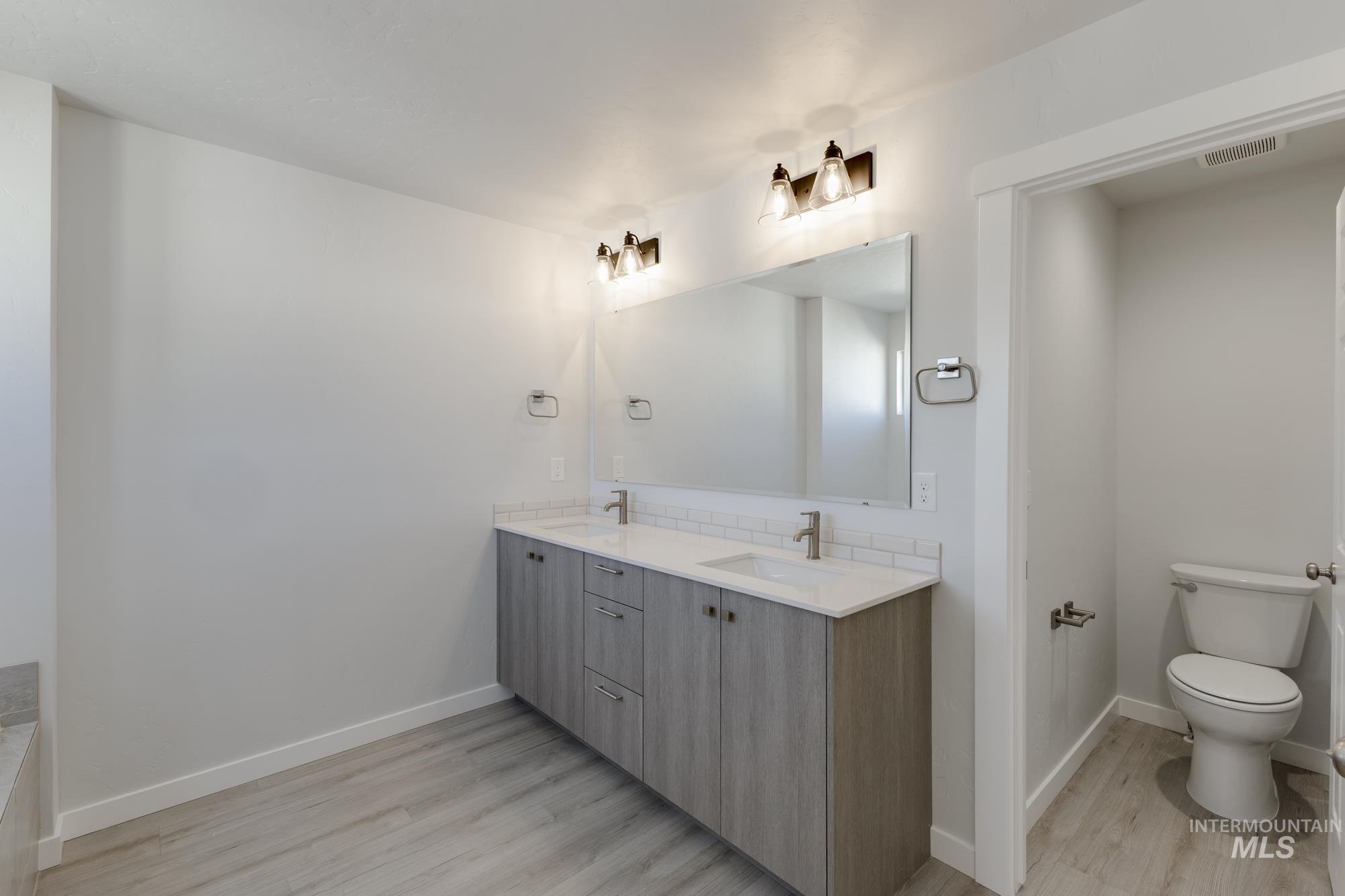 1162 W Cub River Dr, Meridian, Idaho 83642, 5 Bedrooms, 2.5 Bathrooms, Residential For Sale, Price $604,990,MLS 98978462