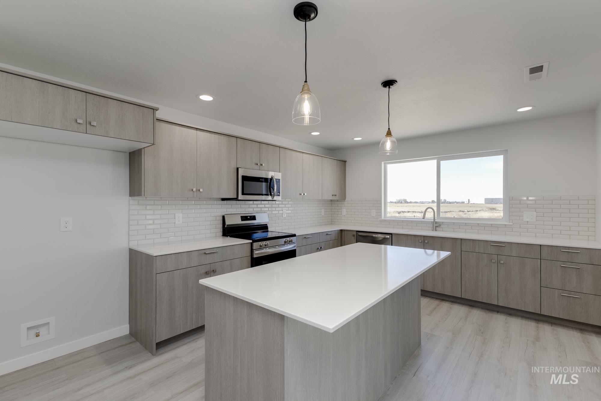 1162 W Cub River Dr, Meridian, Idaho 83642, 5 Bedrooms, 2.5 Bathrooms, Residential For Sale, Price $604,990,MLS 98978462