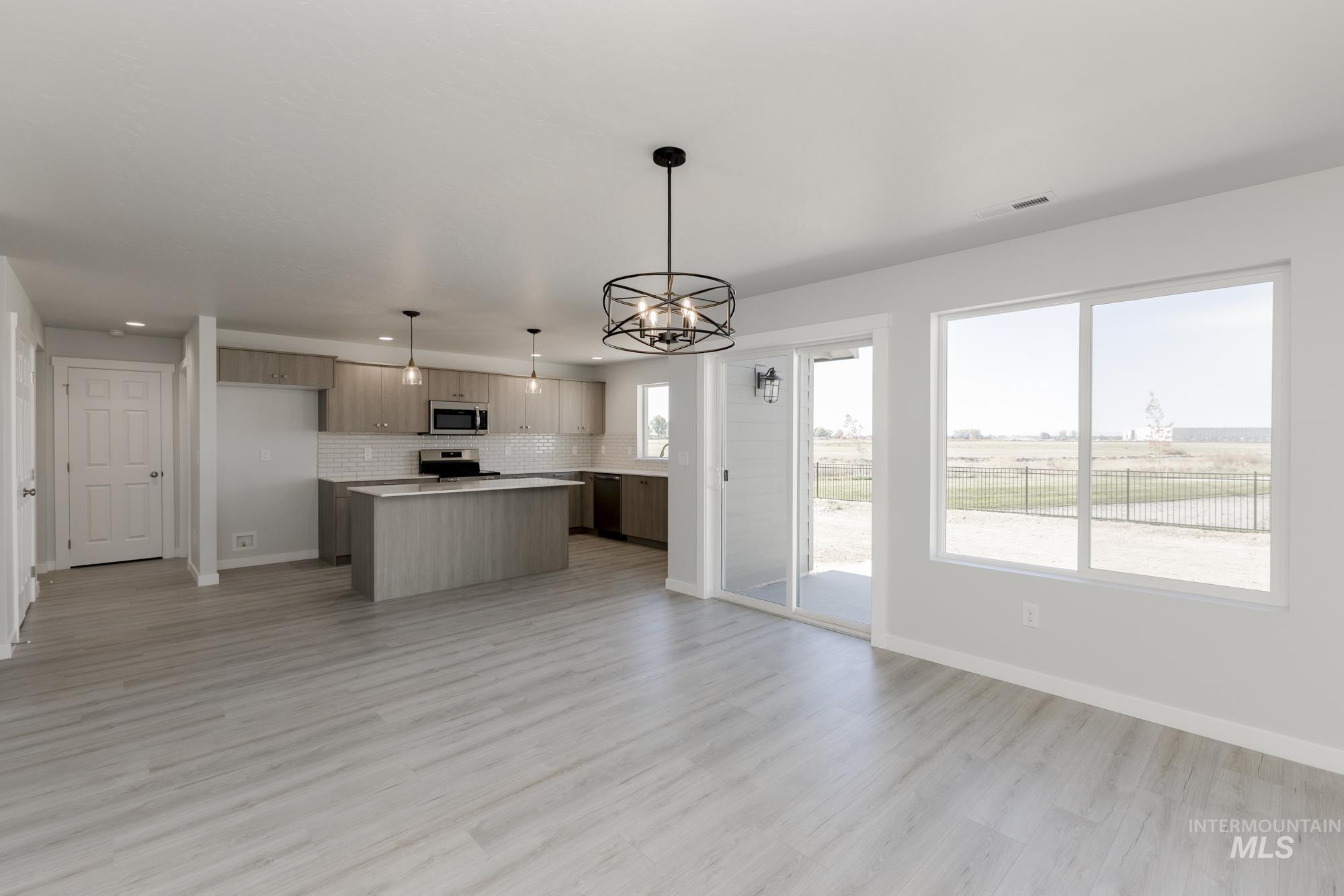 1162 W Cub River Dr, Meridian, Idaho 83642, 5 Bedrooms, 2.5 Bathrooms, Residential For Sale, Price $604,990,MLS 98978462