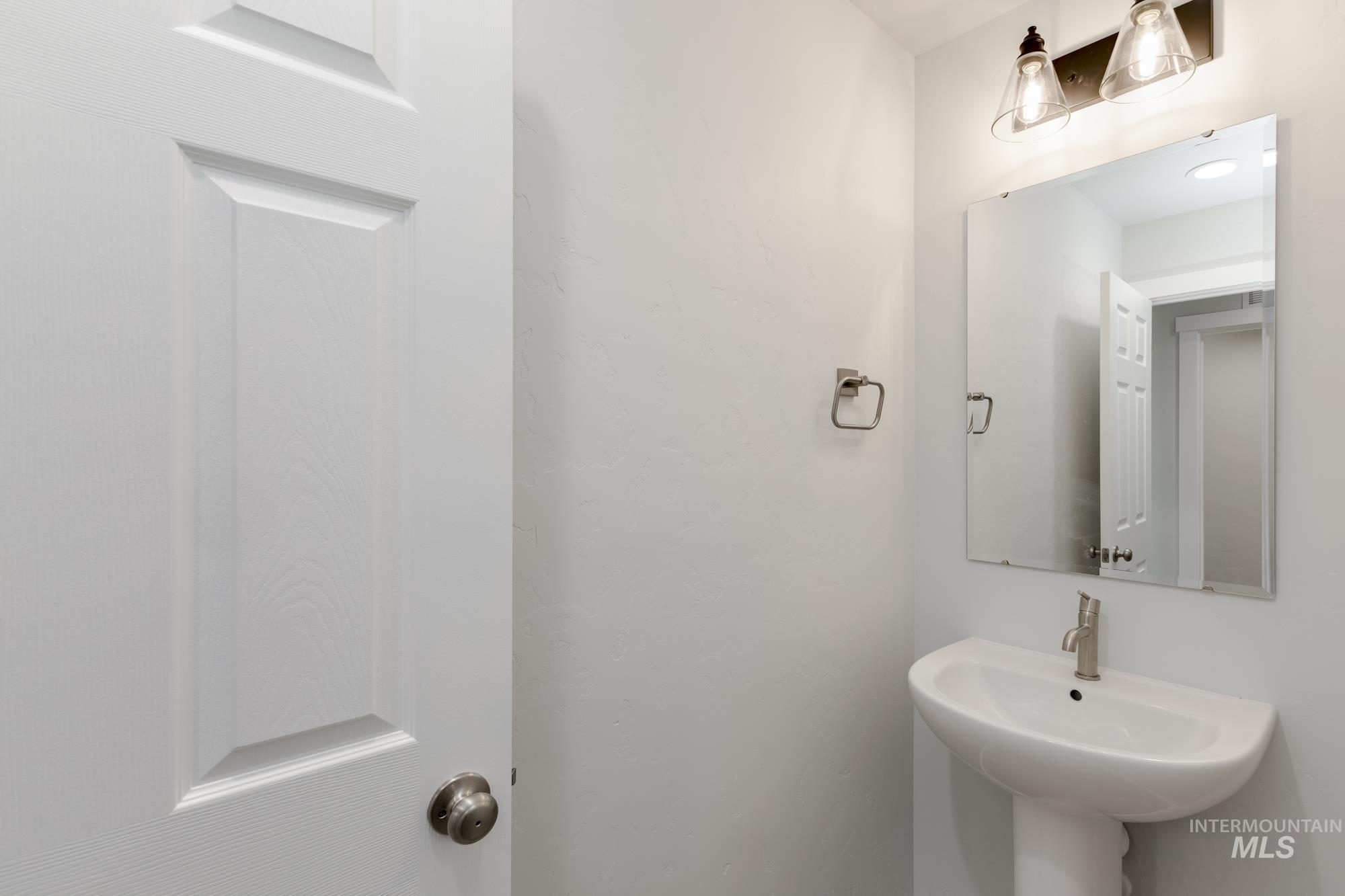 1162 W Cub River Dr, Meridian, Idaho 83642, 5 Bedrooms, 2.5 Bathrooms, Residential For Sale, Price $604,990,MLS 98978462