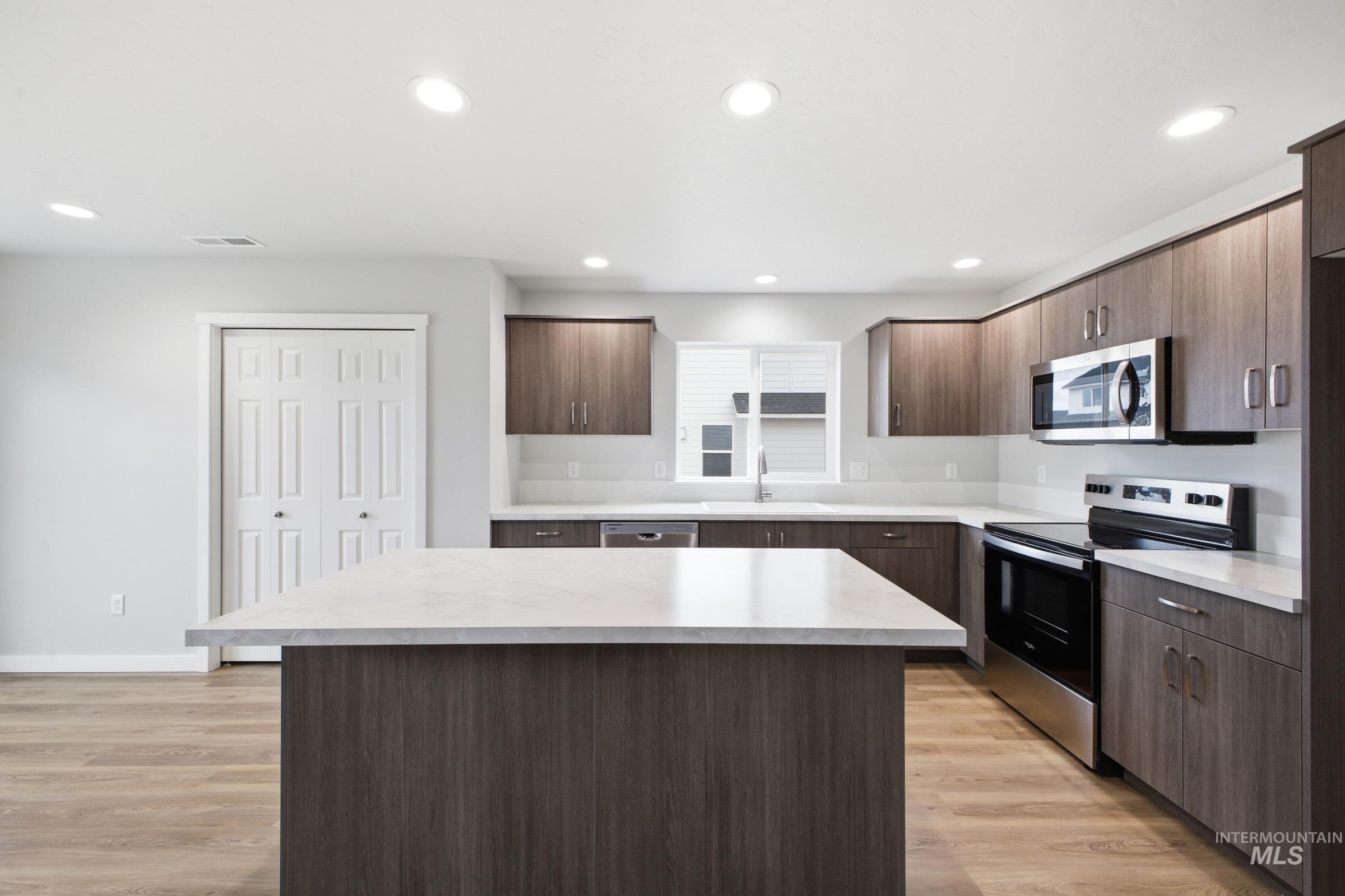 13702 Inman Ct, Caldwell, Idaho 83607, 5 Bedrooms, 3 Bathrooms, Residential For Sale, Price $469,990,MLS 98978465