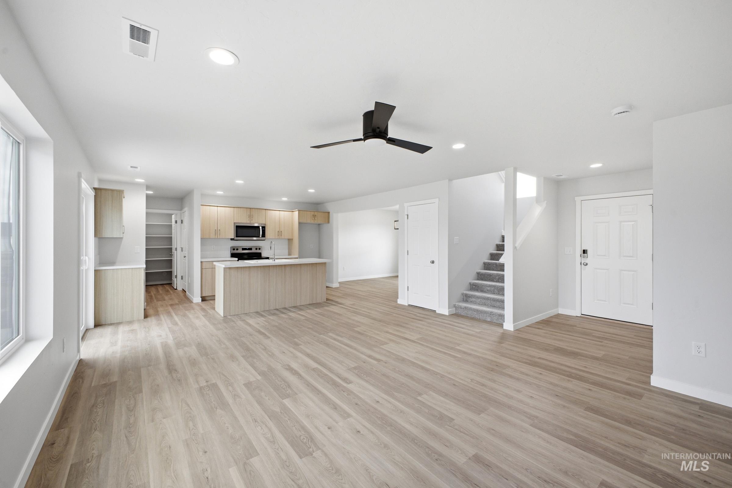 13718 Inman Ct, Caldwell, Idaho 83607, 3 Bedrooms, 2.5 Bathrooms, Residential For Sale, Price $444,990,MLS 98978467