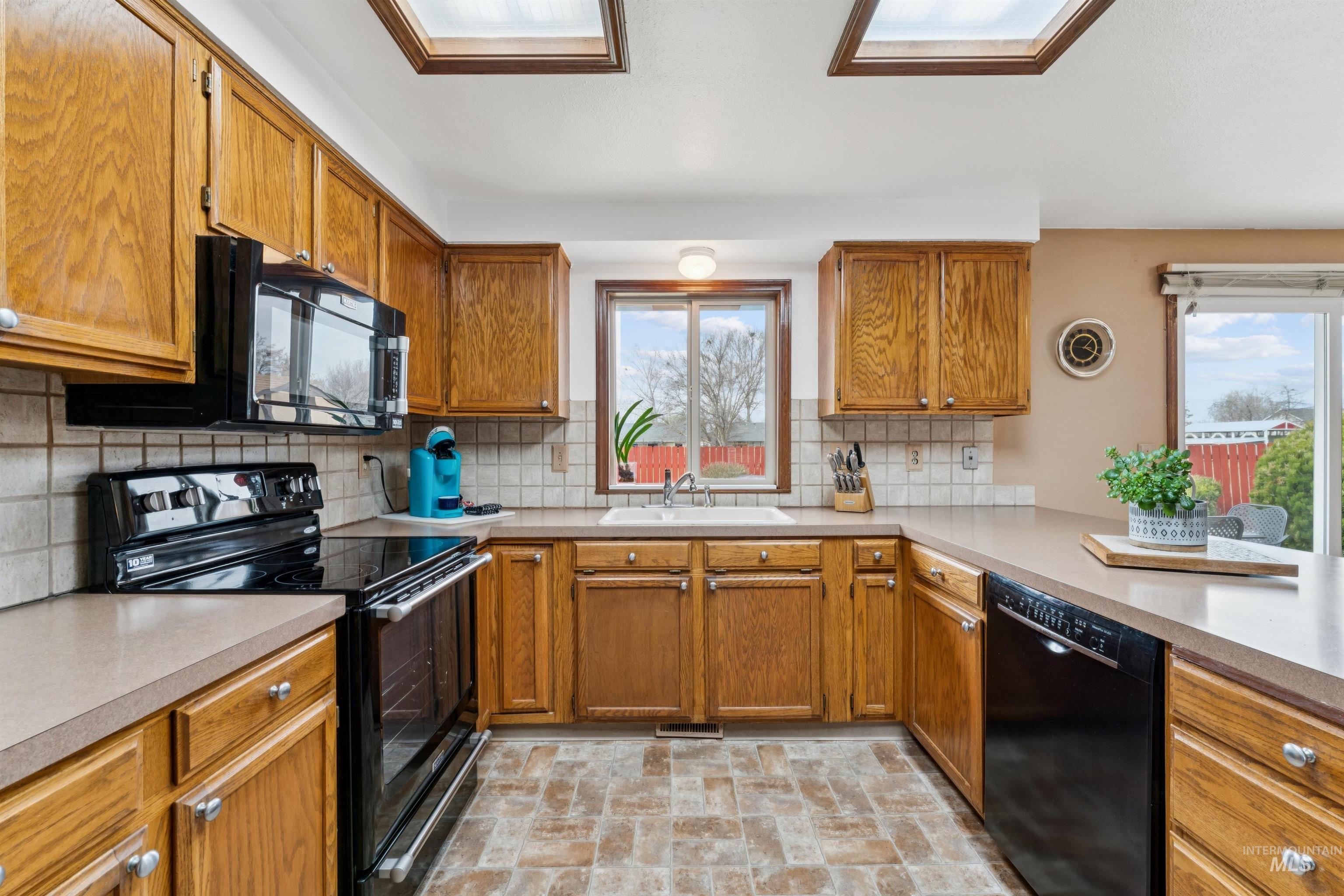 4789 N Bluegrass Ave, Boise, Idaho 83703, 3 Bedrooms, 2 Bathrooms, Residential For Sale, Price $450,000,MLS 98978469