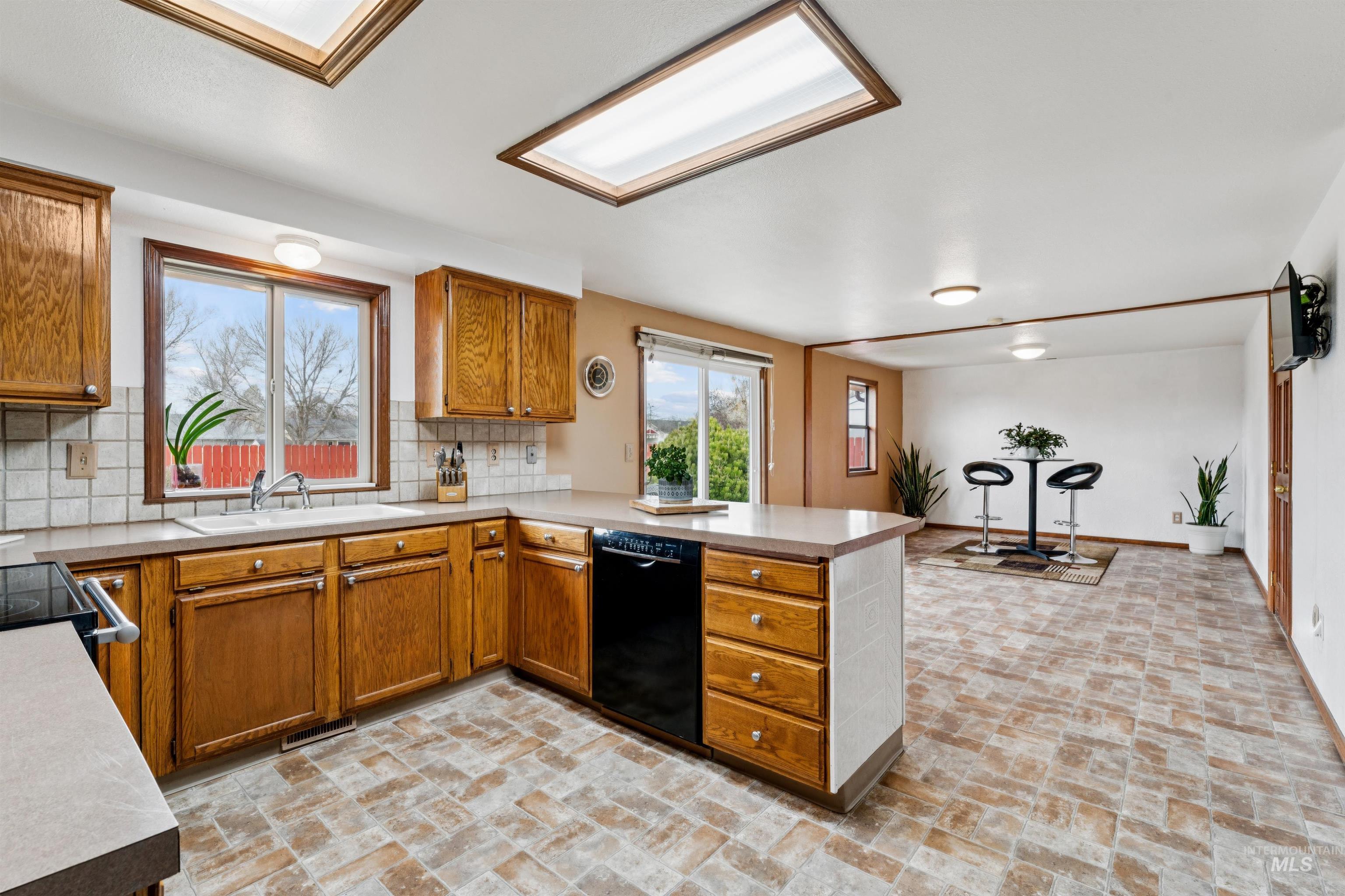 4789 N Bluegrass Ave, Boise, Idaho 83703, 3 Bedrooms, 2 Bathrooms, Residential For Sale, Price $450,000,MLS 98978469