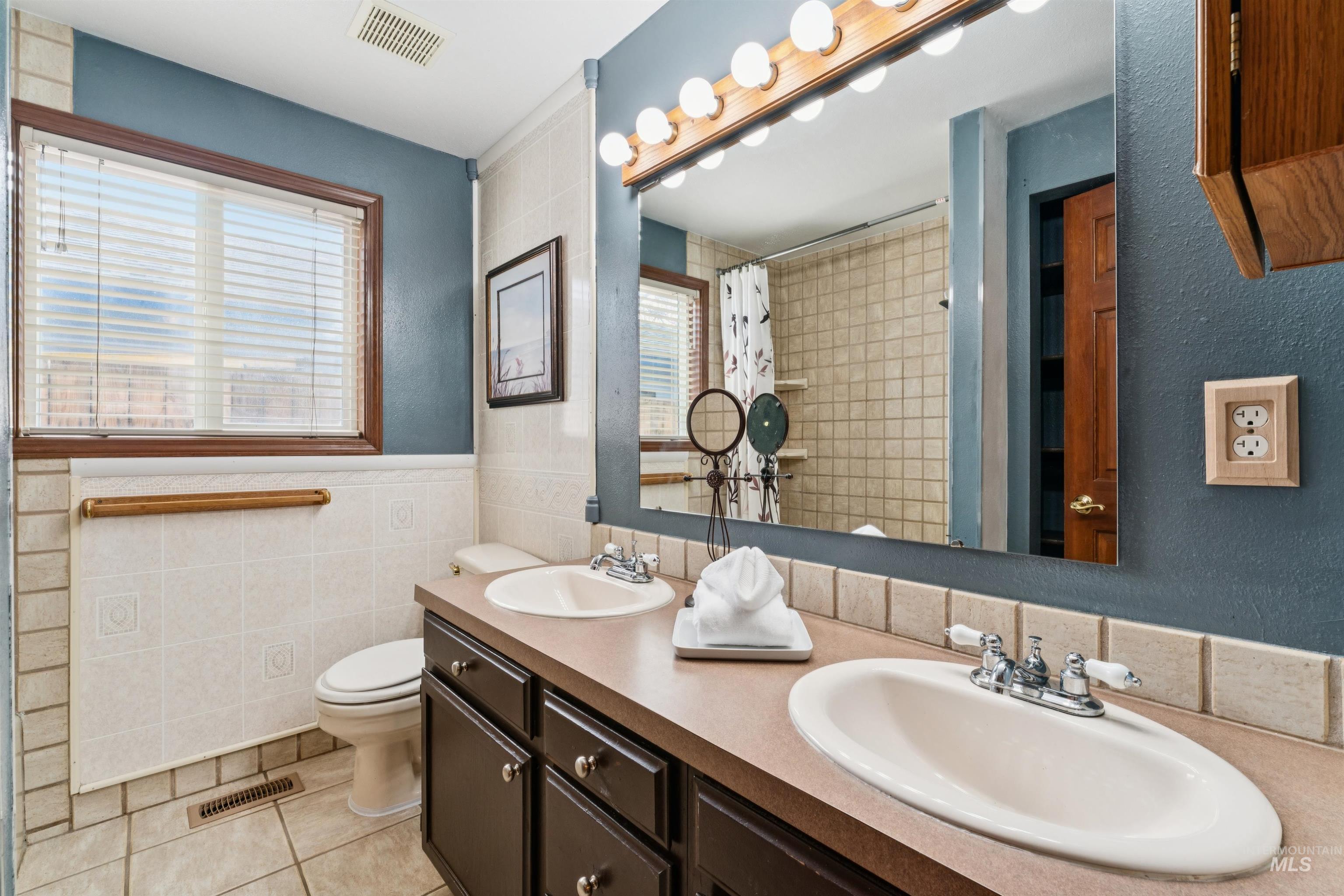 4789 N Bluegrass Ave, Boise, Idaho 83703, 3 Bedrooms, 2 Bathrooms, Residential For Sale, Price $450,000,MLS 98978469