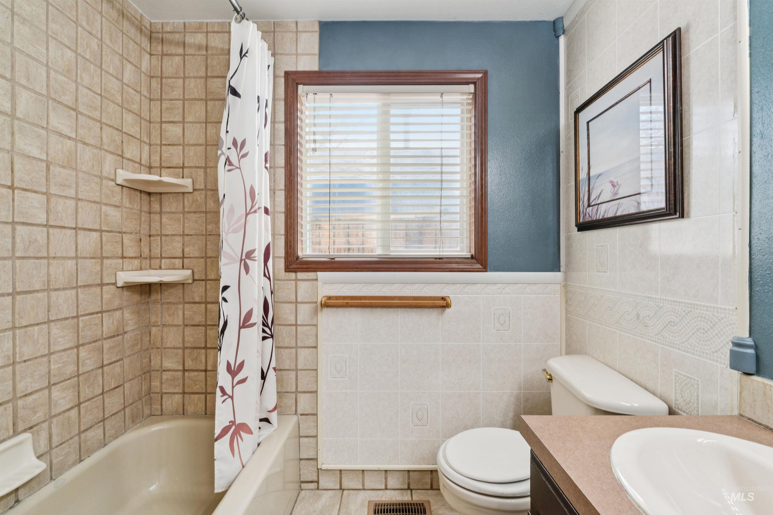 4789 N Bluegrass Ave, Boise, Idaho 83703, 3 Bedrooms, 2 Bathrooms, Residential For Sale, Price $450,000,MLS 98978469