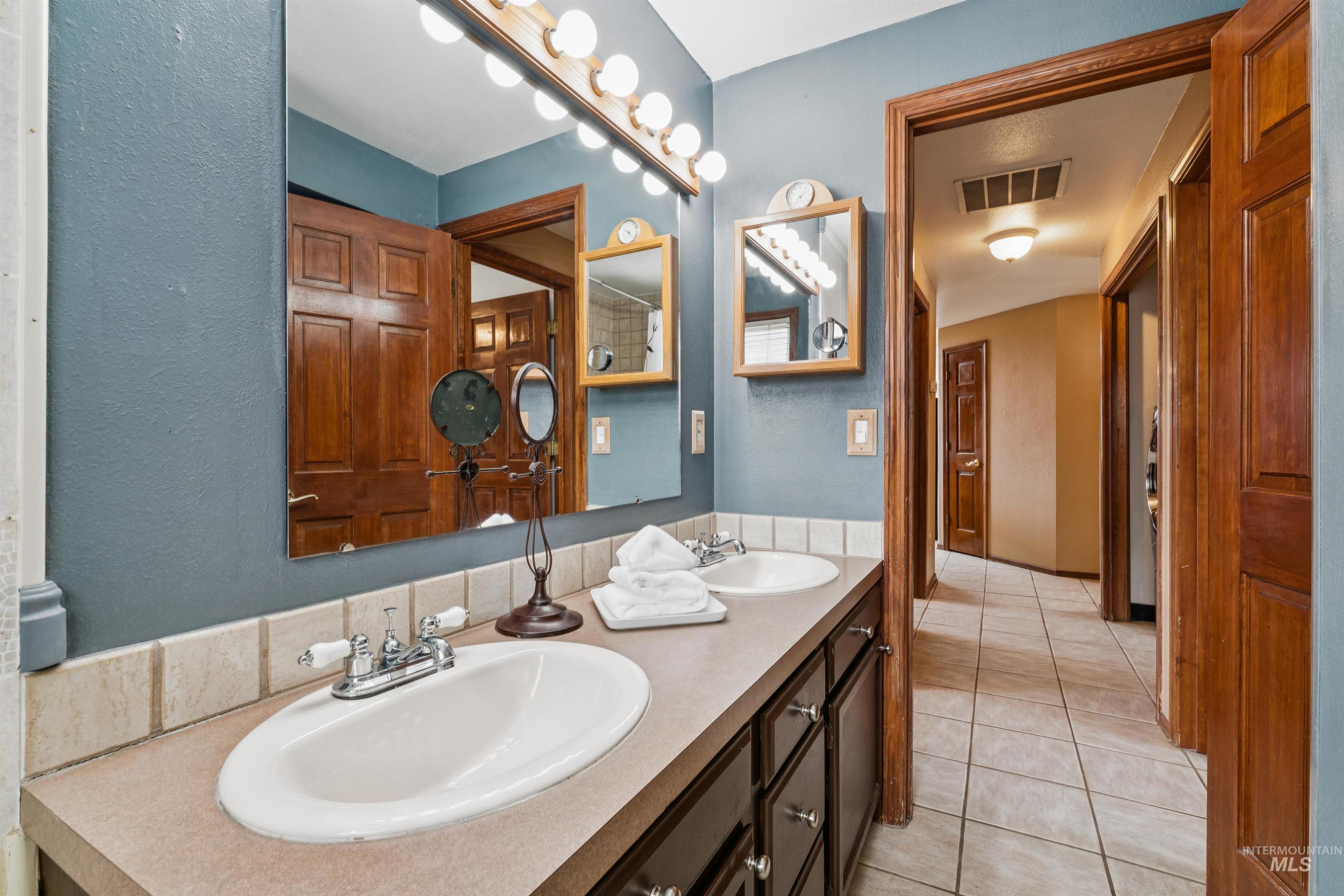 4789 N Bluegrass Ave, Boise, Idaho 83703, 3 Bedrooms, 2 Bathrooms, Residential For Sale, Price $450,000,MLS 98978469