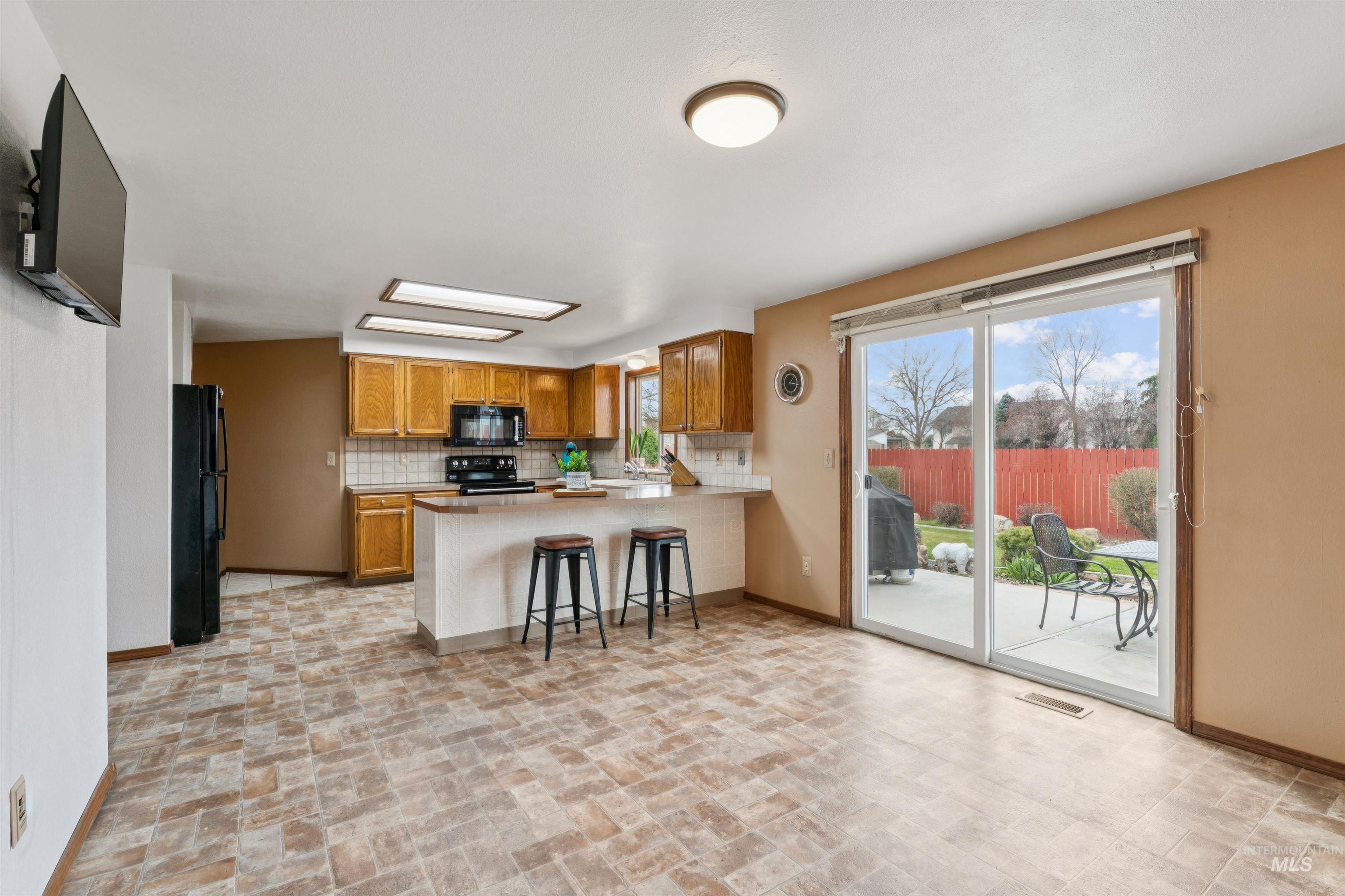 4789 N Bluegrass Ave, Boise, Idaho 83703, 3 Bedrooms, 2 Bathrooms, Residential For Sale, Price $450,000,MLS 98978469