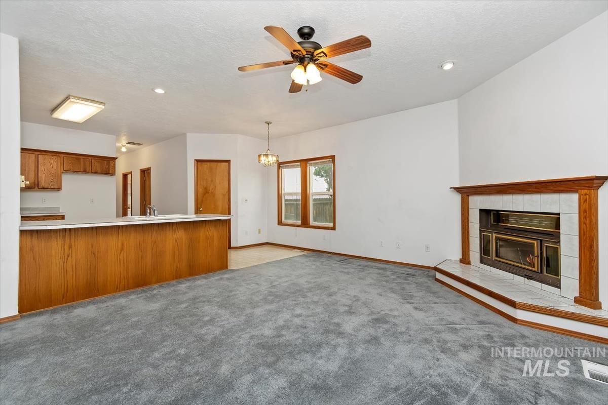 2305 E Oakridge St, Boise, Idaho 83716, 4 Bedrooms, 3.5 Bathrooms, Residential For Sale, Price $550,000,MLS 98978470