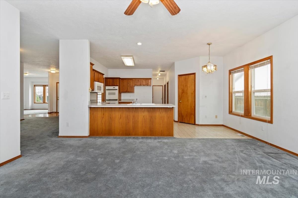 2305 E Oakridge St, Boise, Idaho 83716, 4 Bedrooms, 3.5 Bathrooms, Residential For Sale, Price $550,000,MLS 98978470