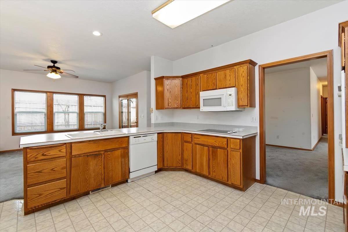 2305 E Oakridge St, Boise, Idaho 83716, 4 Bedrooms, 3.5 Bathrooms, Residential For Sale, Price $550,000,MLS 98978470