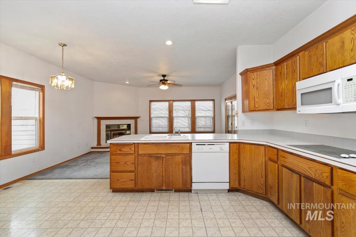 2305 E Oakridge St, Boise, Idaho 83716, 4 Bedrooms, 3.5 Bathrooms, Residential For Sale, Price $550,000,MLS 98978470