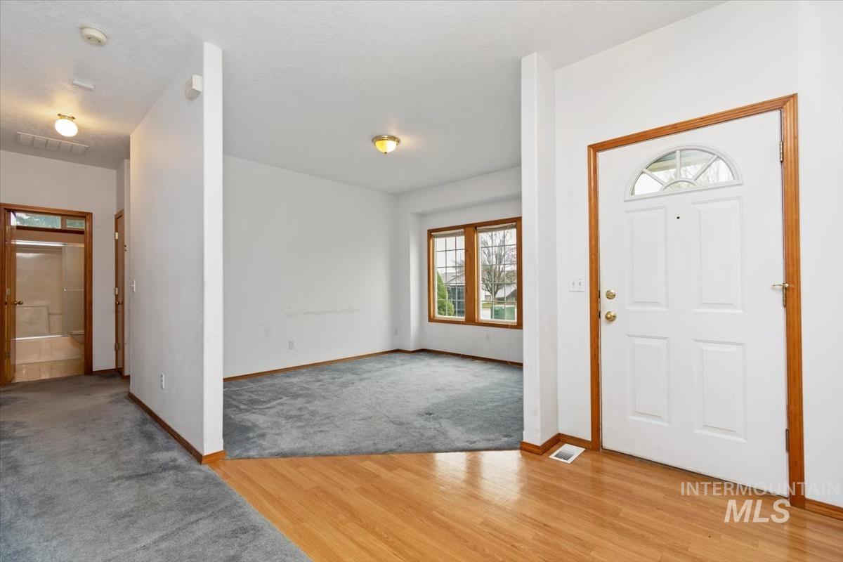 2305 E Oakridge St, Boise, Idaho 83716, 4 Bedrooms, 3.5 Bathrooms, Residential For Sale, Price $550,000,MLS 98978470