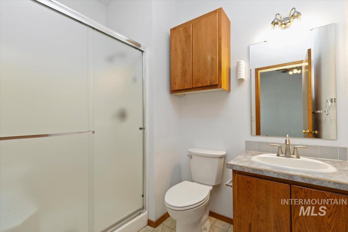 2305 E Oakridge St, Boise, Idaho 83716, 4 Bedrooms, 3.5 Bathrooms, Residential For Sale, Price $550,000,MLS 98978470