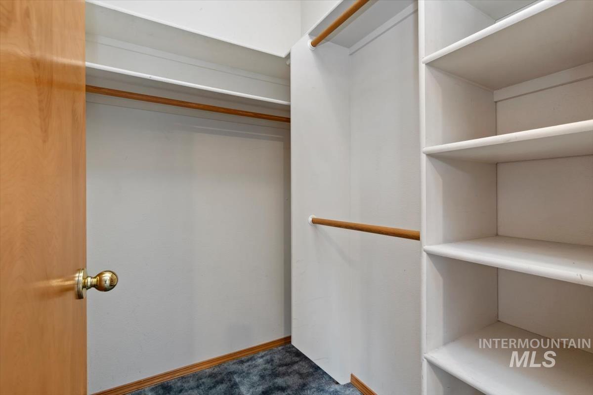 2305 E Oakridge St, Boise, Idaho 83716, 4 Bedrooms, 3.5 Bathrooms, Residential For Sale, Price $550,000,MLS 98978470