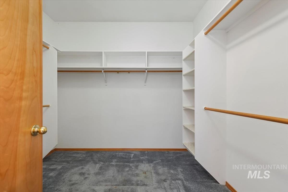 2305 E Oakridge St, Boise, Idaho 83716, 4 Bedrooms, 3.5 Bathrooms, Residential For Sale, Price $550,000,MLS 98978470