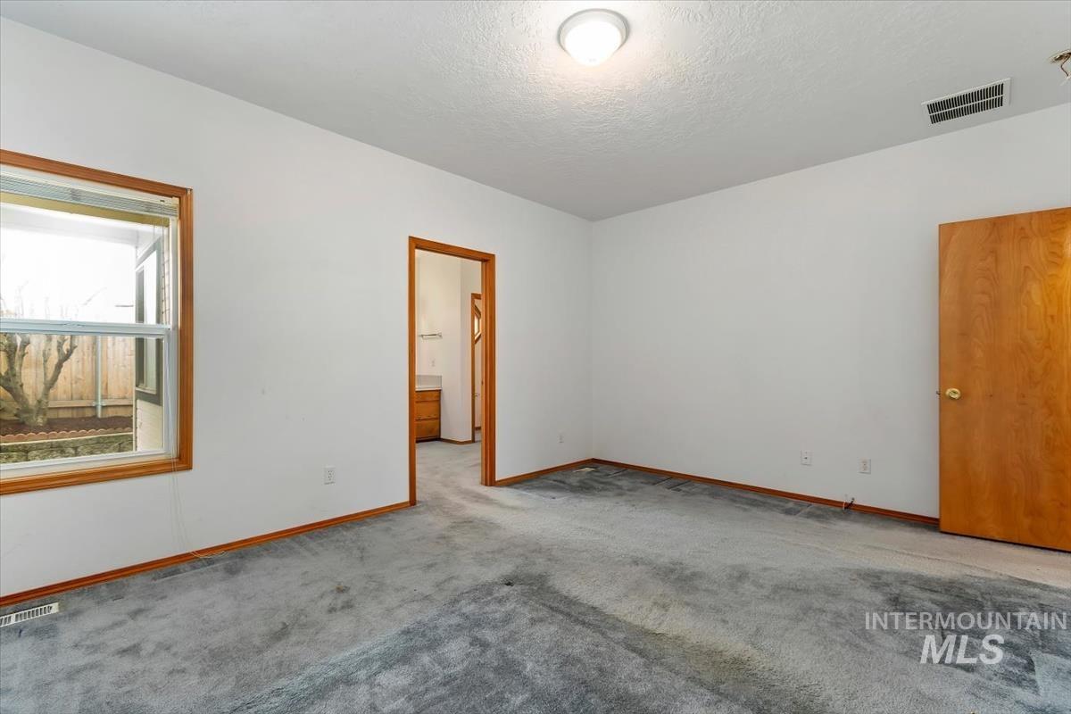 2305 E Oakridge St, Boise, Idaho 83716, 4 Bedrooms, 3.5 Bathrooms, Residential For Sale, Price $550,000,MLS 98978470