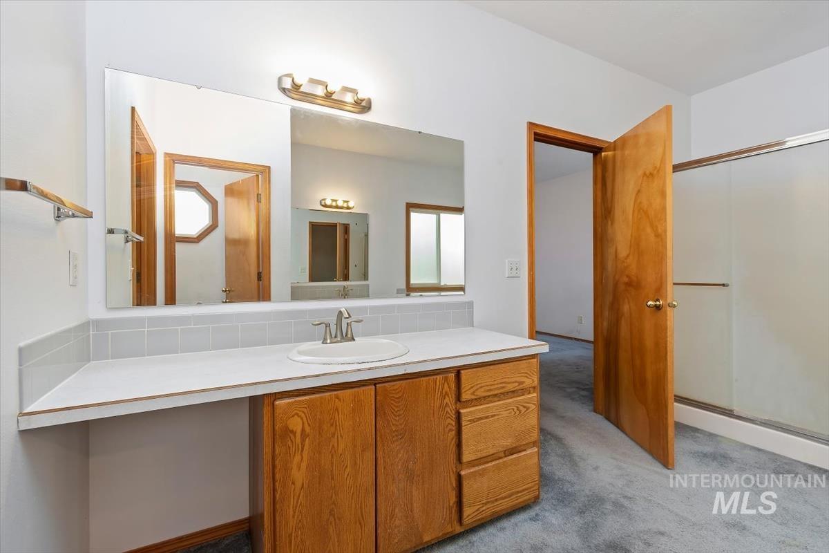 2305 E Oakridge St, Boise, Idaho 83716, 4 Bedrooms, 3.5 Bathrooms, Residential For Sale, Price $550,000,MLS 98978470