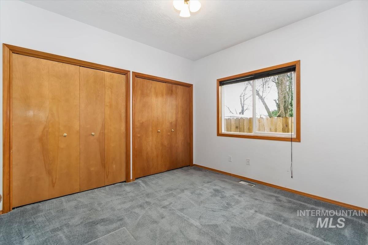 2305 E Oakridge St, Boise, Idaho 83716, 4 Bedrooms, 3.5 Bathrooms, Residential For Sale, Price $550,000,MLS 98978470