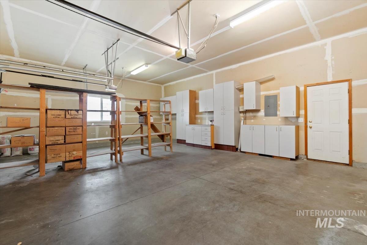 2305 E Oakridge St, Boise, Idaho 83716, 4 Bedrooms, 3.5 Bathrooms, Residential For Sale, Price $550,000,MLS 98978470