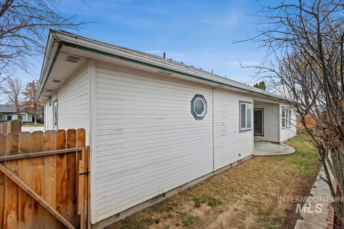 2305 E Oakridge St, Boise, Idaho 83716, 4 Bedrooms, 3.5 Bathrooms, Residential For Sale, Price $550,000,MLS 98978470