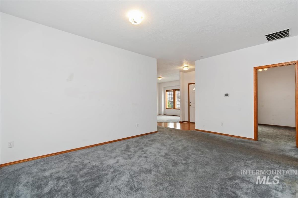 2305 E Oakridge St, Boise, Idaho 83716, 4 Bedrooms, 3.5 Bathrooms, Residential For Sale, Price $550,000,MLS 98978470