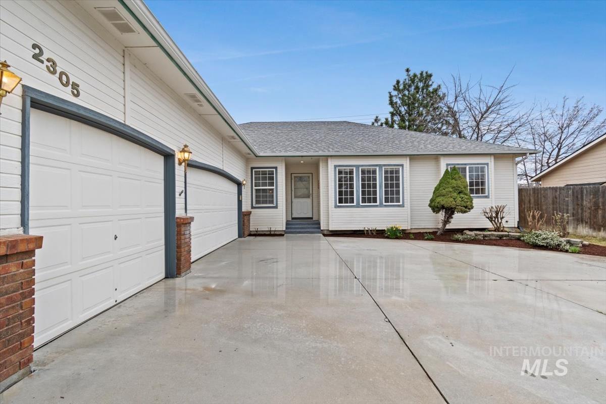 2305 E Oakridge St, Boise, Idaho 83716, 4 Bedrooms, 3.5 Bathrooms, Residential For Sale, Price $550,000,MLS 98978470