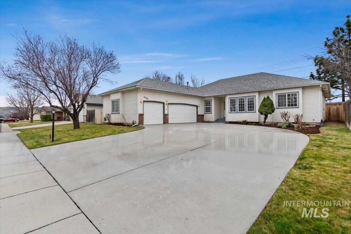 2305 E Oakridge St, Boise, Idaho 83716, 4 Bedrooms, 3.5 Bathrooms, Residential For Sale, Price $550,000,MLS 98978470