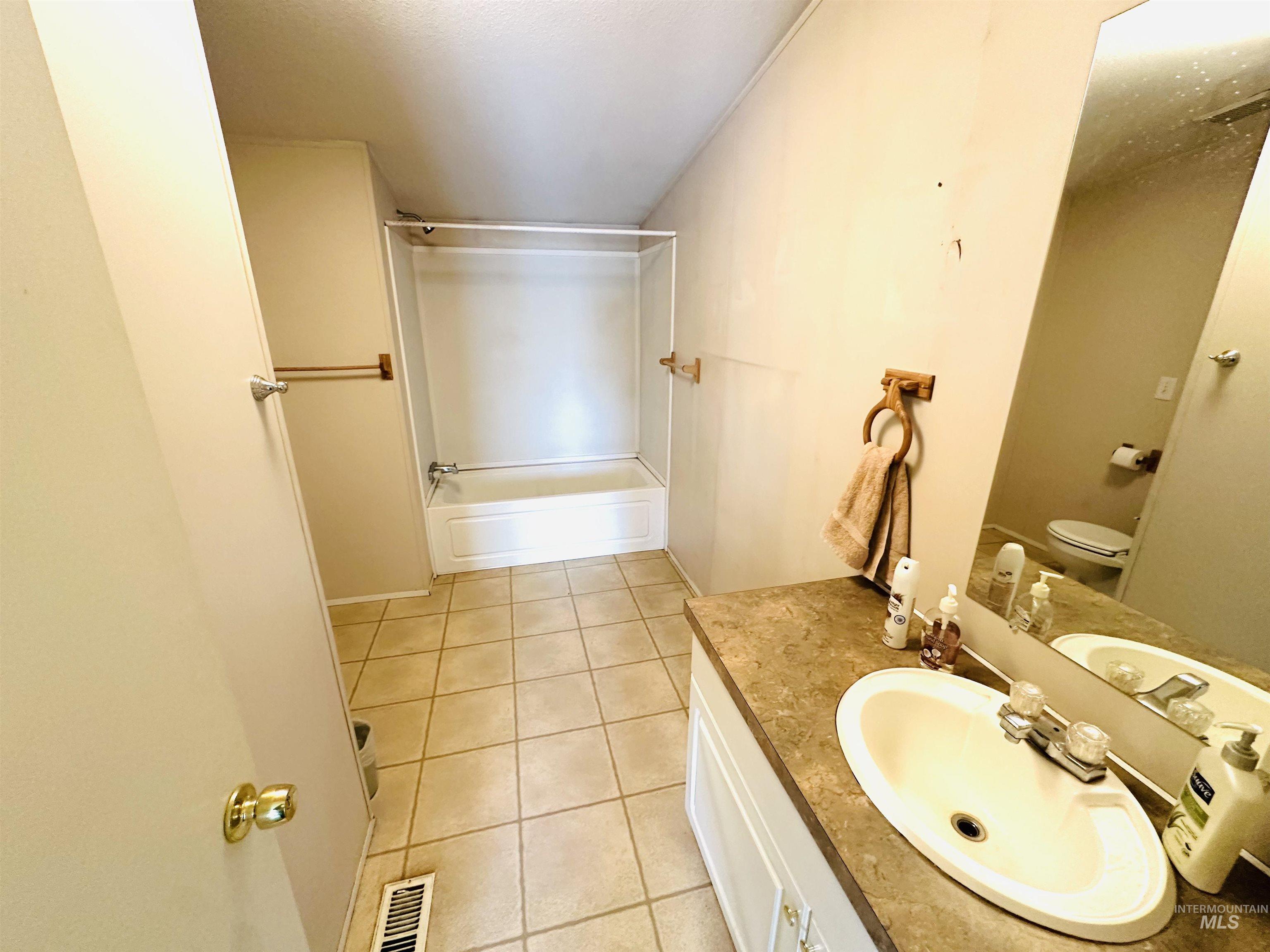 1304 Young Field Ave, Jordan Valley, Oregon 97910, 4 Bedrooms, 2 Bathrooms, Residential For Sale, Price $189,900,MLS 98978471