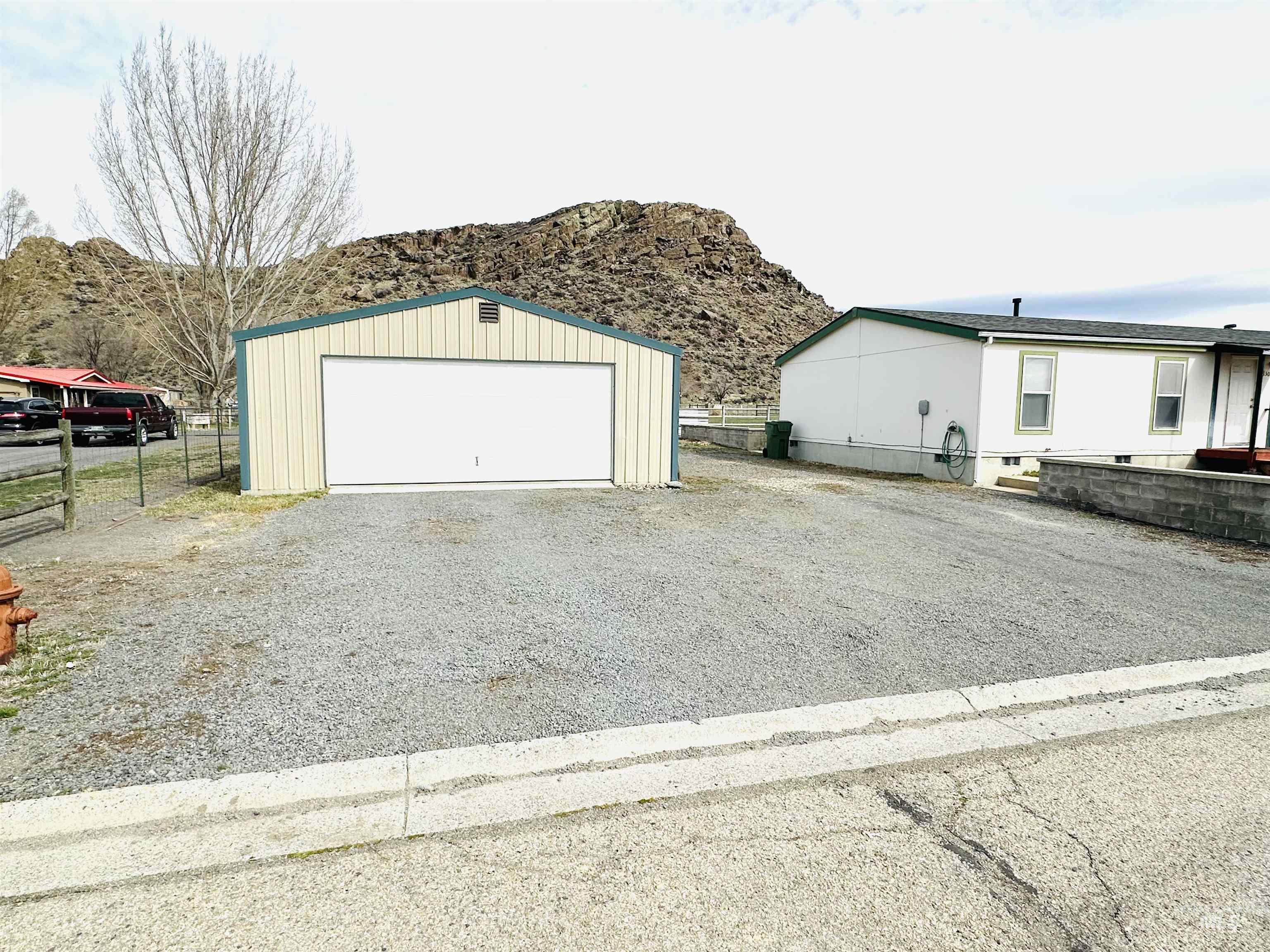 1304 Young Field Ave, Jordan Valley, Oregon 97910, 4 Bedrooms, 2 Bathrooms, Residential For Sale, Price $189,900,MLS 98978471