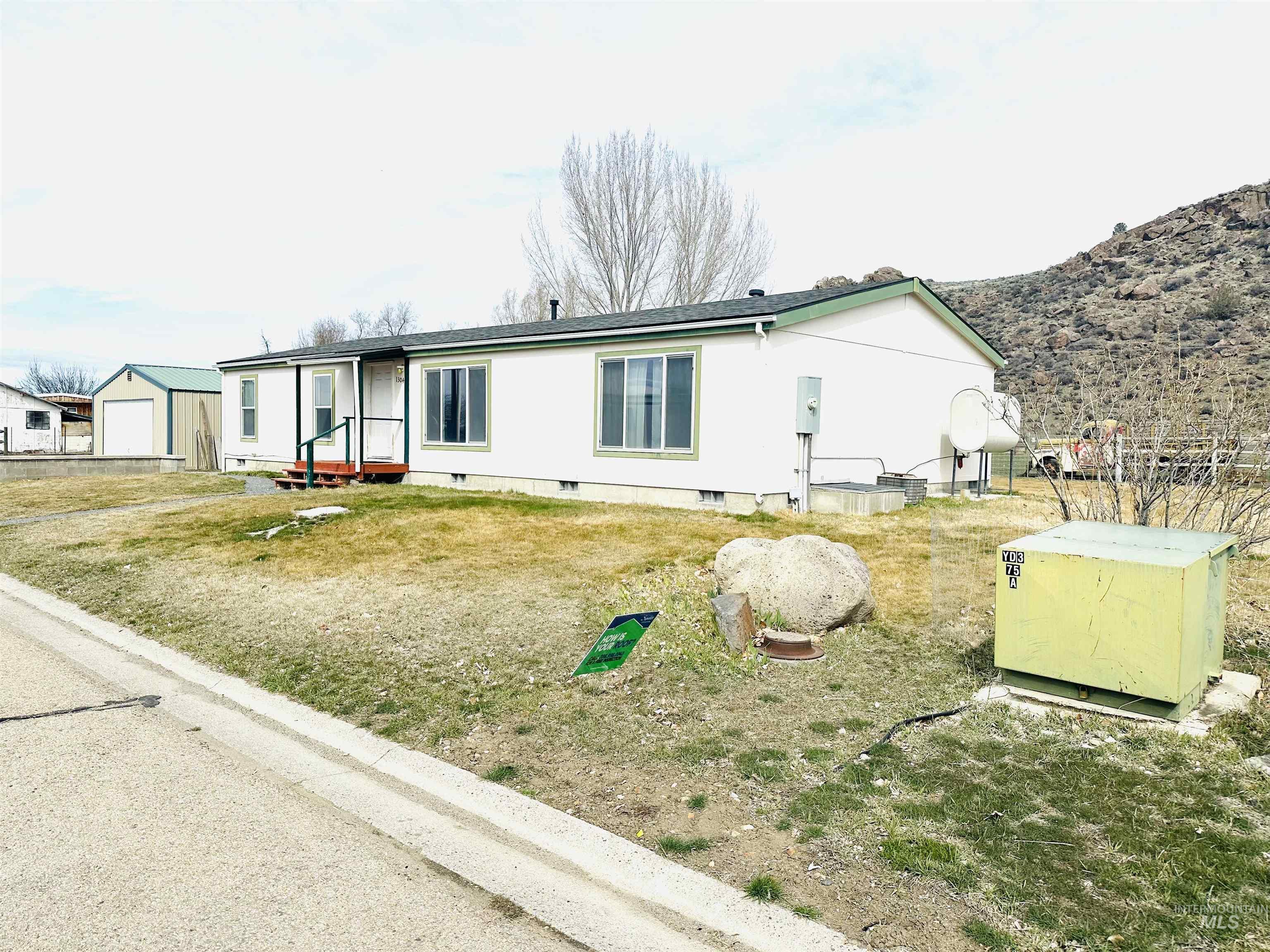 1304 Young Field Ave, Jordan Valley, Oregon 97910, 4 Bedrooms, 2 Bathrooms, Residential For Sale, Price $189,900,MLS 98978471