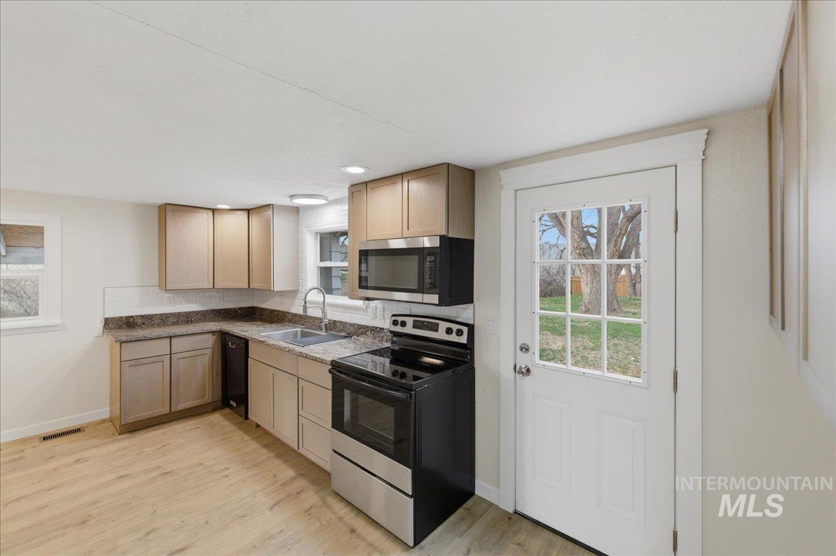 2919 S. Pond Street, Boise, Idaho 83705, 2 Bedrooms, 1 Bathroom, Residential For Sale, Price $344,900,MLS 98978474