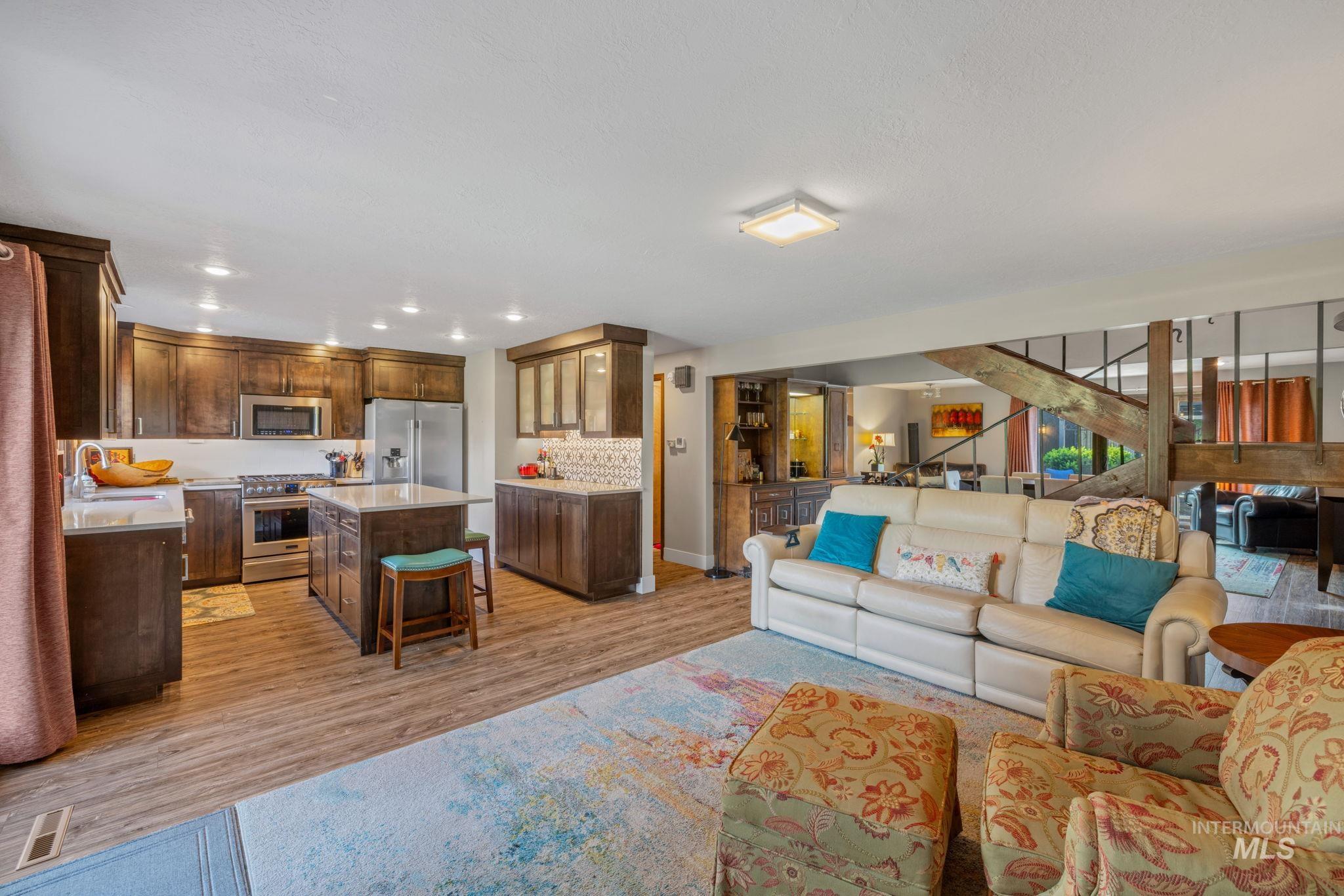 4400 W Pasadena Dr, Boise, Idaho 83705, 3 Bedrooms, 2.5 Bathrooms, Residential For Sale, Price $452,999,MLS 98978476