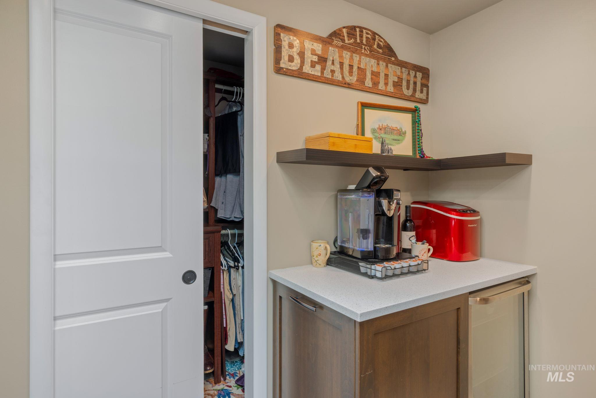 4400 W Pasadena Dr, Boise, Idaho 83705, 3 Bedrooms, 2.5 Bathrooms, Residential For Sale, Price $452,999,MLS 98978476