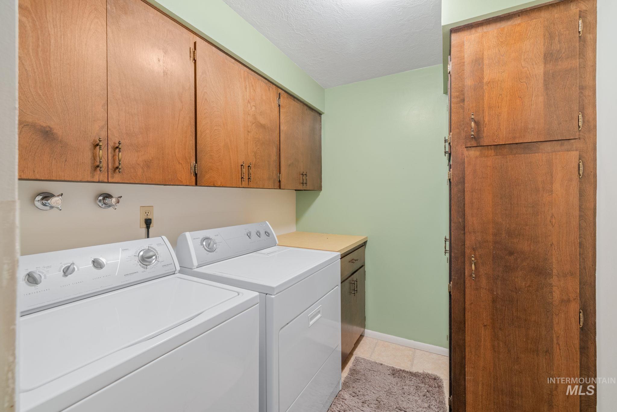 4400 W Pasadena Dr, Boise, Idaho 83705, 3 Bedrooms, 2.5 Bathrooms, Residential For Sale, Price $452,999,MLS 98978476