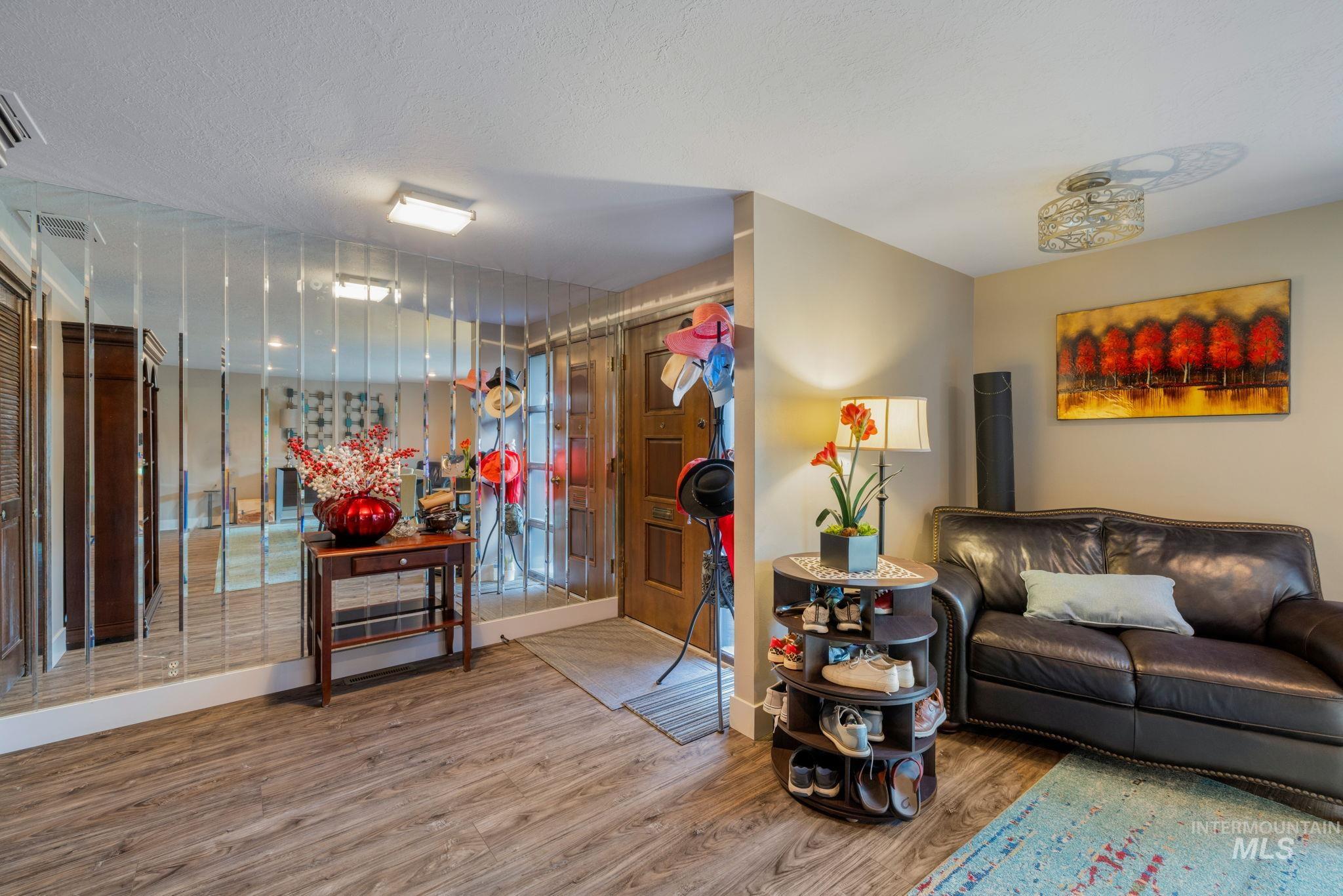 4400 W Pasadena Dr, Boise, Idaho 83705, 3 Bedrooms, 2.5 Bathrooms, Residential For Sale, Price $452,999,MLS 98978476