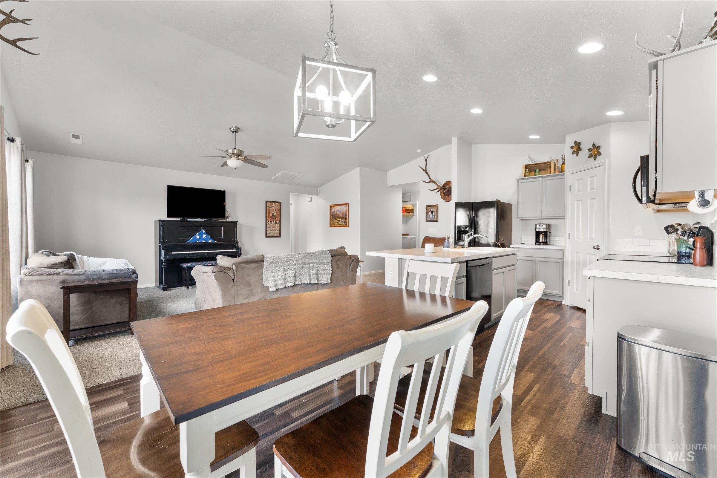 910 SW Miner St, Mountain Home, Idaho 83647, 3 Bedrooms, 2 Bathrooms, Residential For Sale, Price $387,000, 98978478