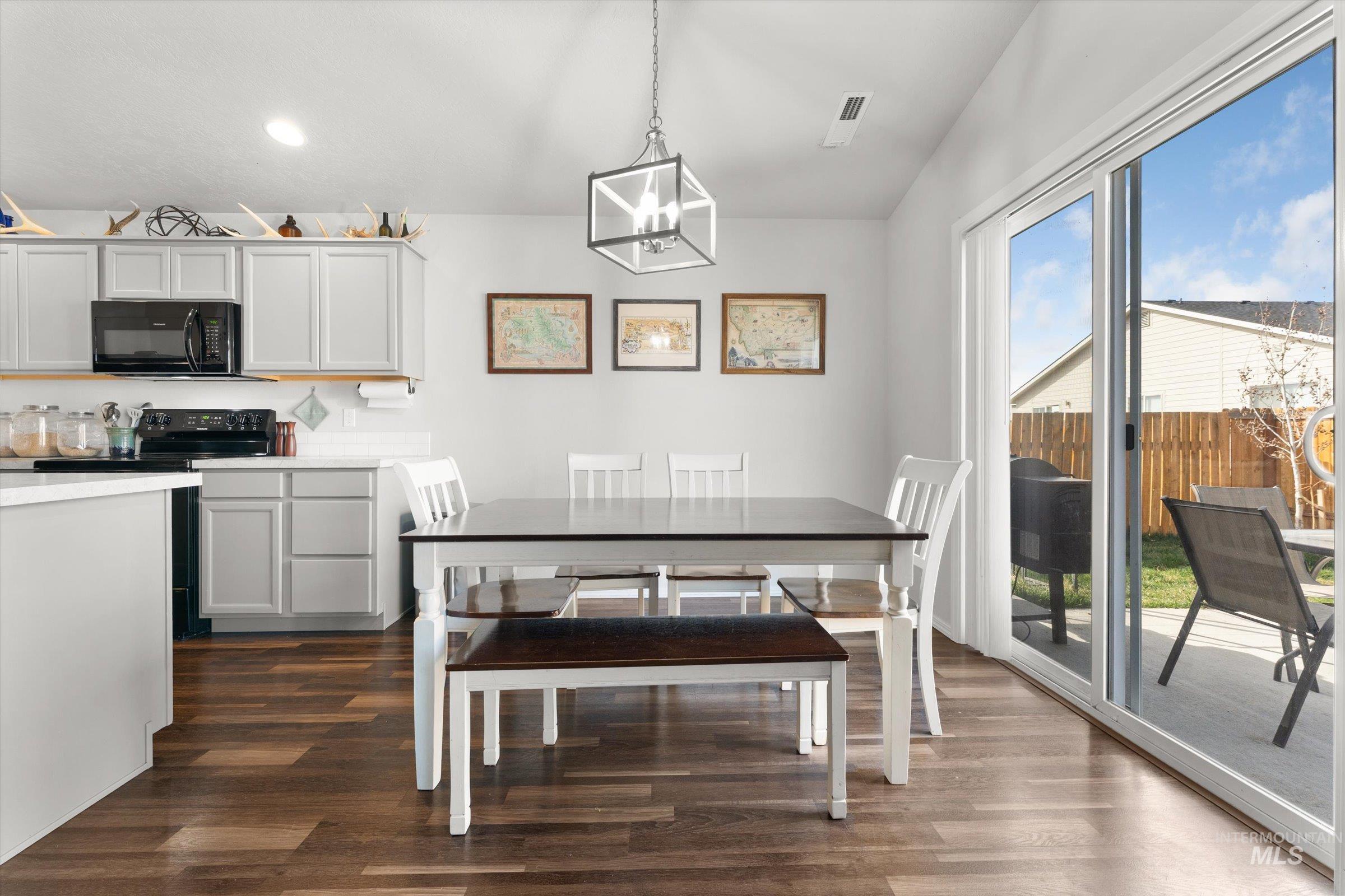 910 SW Miner St, Mountain Home, Idaho 83647, 3 Bedrooms, 2 Bathrooms, Residential For Sale, Price $387,000, 98978478