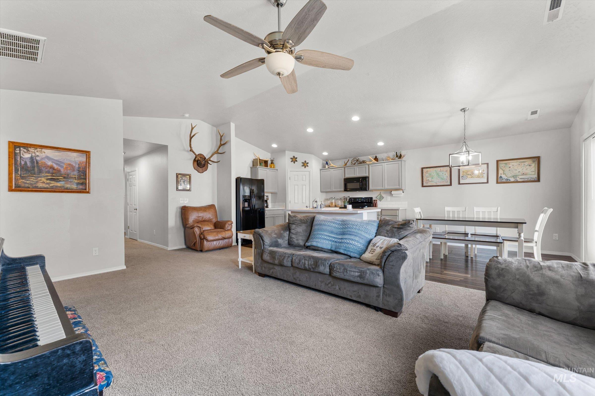 910 SW Miner St, Mountain Home, Idaho 83647, 3 Bedrooms, 2 Bathrooms, Residential For Sale, Price $387,000, 98978478