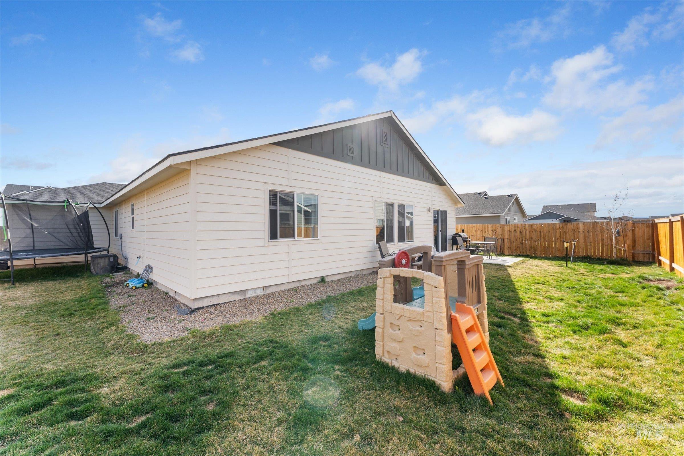 910 SW Miner St, Mountain Home, Idaho 83647, 3 Bedrooms, 2 Bathrooms, Residential For Sale, Price $387,000, 98978478