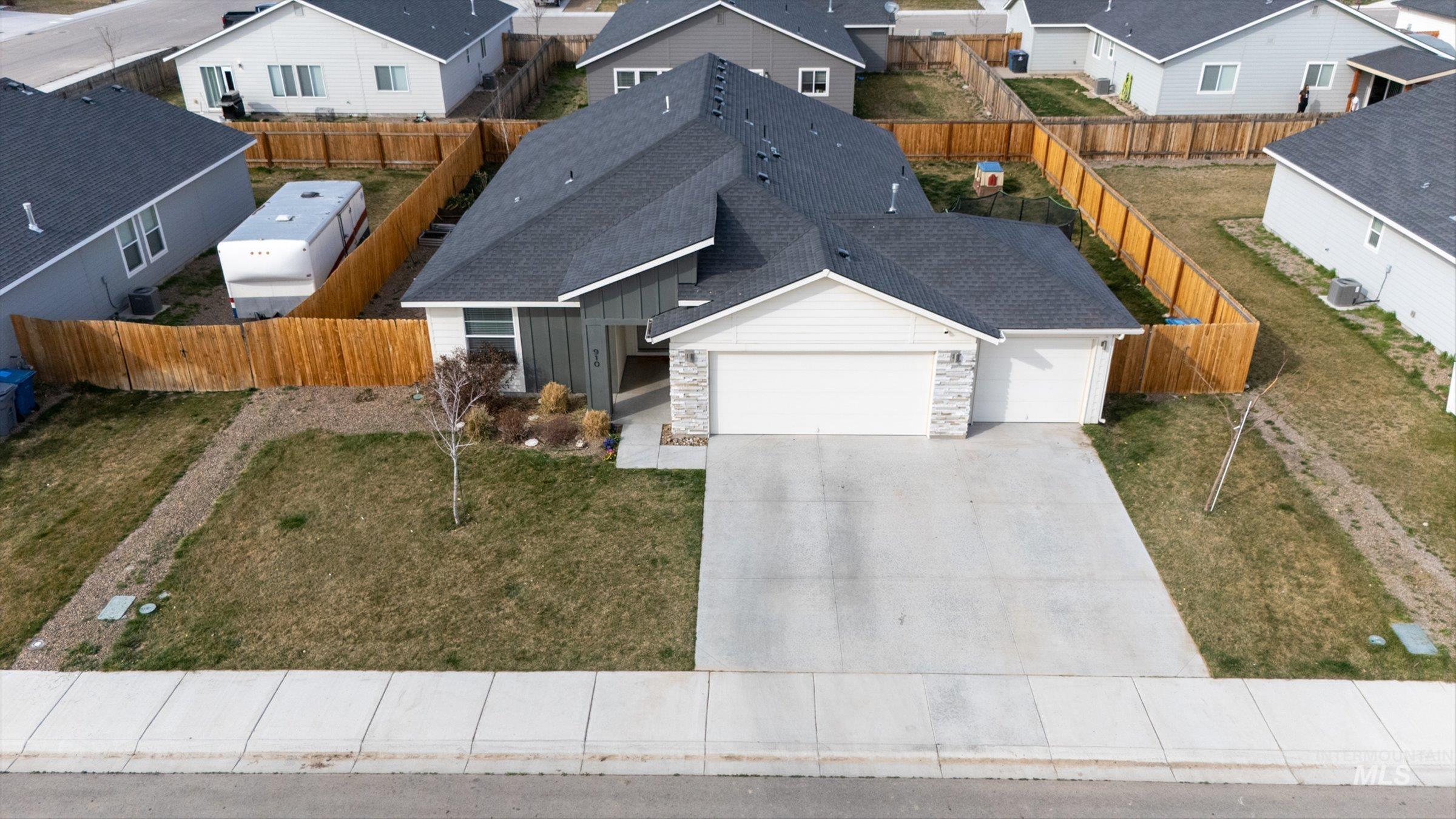 910 SW Miner St, Mountain Home, Idaho 83647, 3 Bedrooms, 2 Bathrooms, Residential For Sale, Price $387,000, 98978478