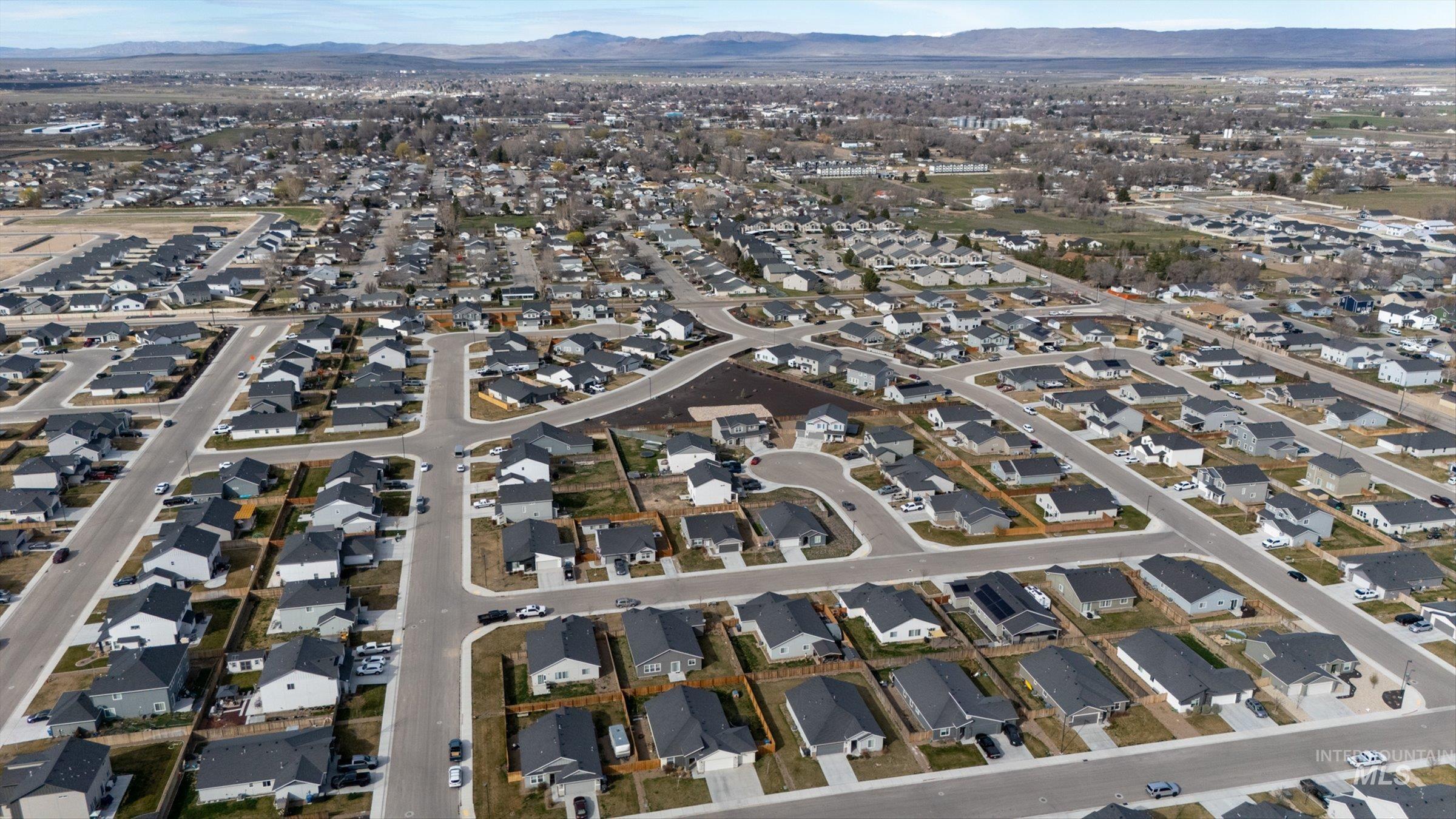 910 SW Miner St, Mountain Home, Idaho 83647, 3 Bedrooms, 2 Bathrooms, Residential For Sale, Price $387,000, 98978478