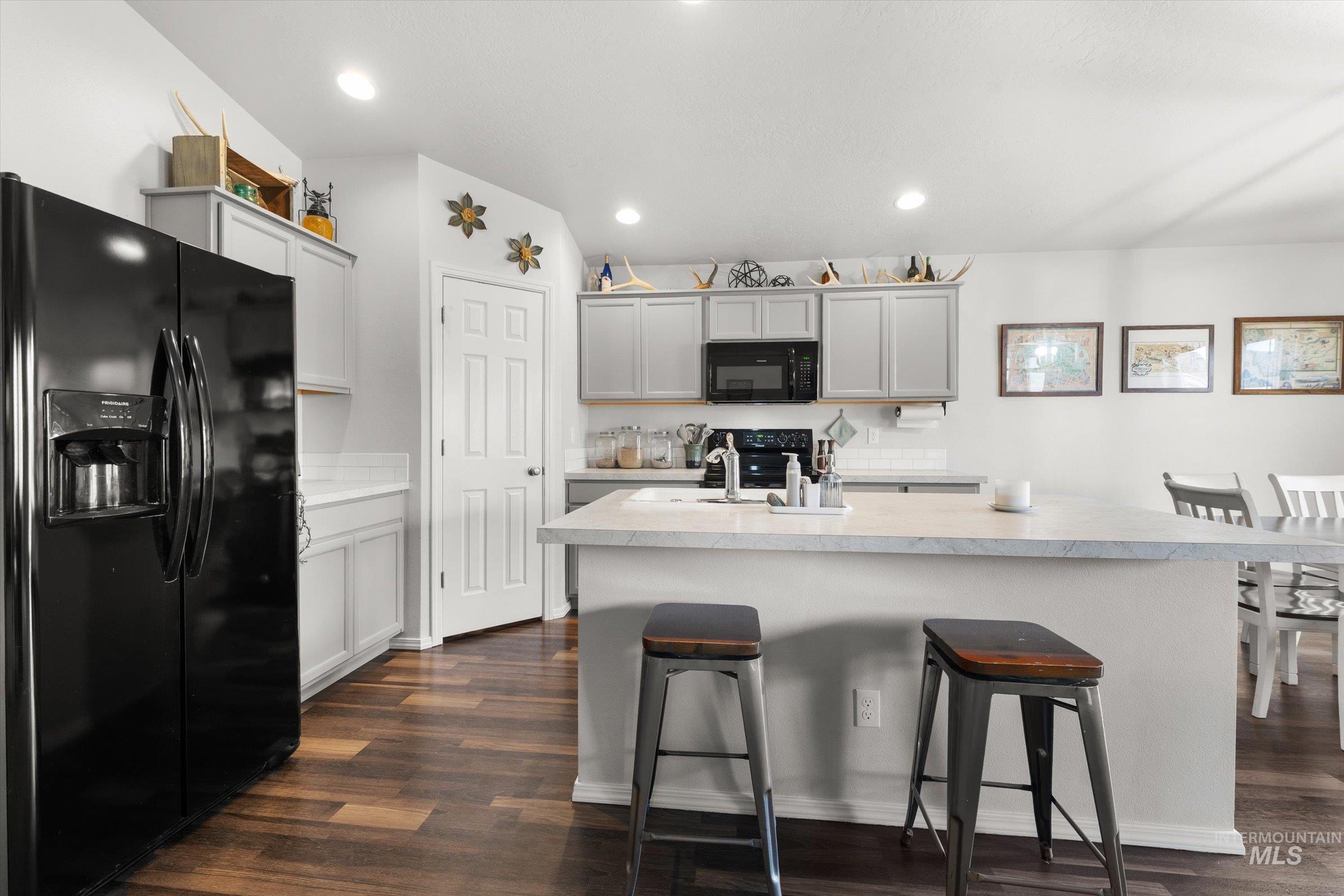 910 SW Miner St, Mountain Home, Idaho 83647, 3 Bedrooms, 2 Bathrooms, Residential For Sale, Price $387,000, 98978478