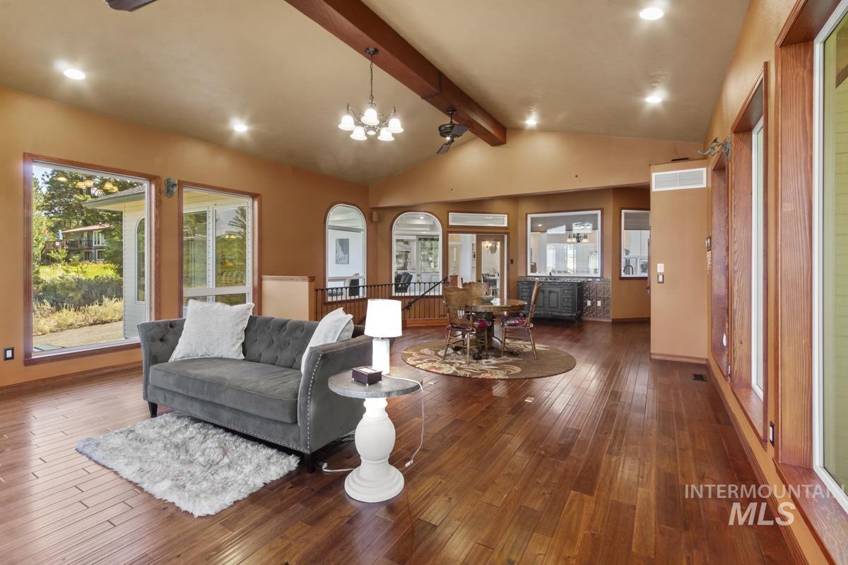 131 Par Drive, Cascade, Idaho 83611, 5 Bedrooms, 4 Bathrooms, Residential For Sale, Price $1,399,000,MLS 98978483