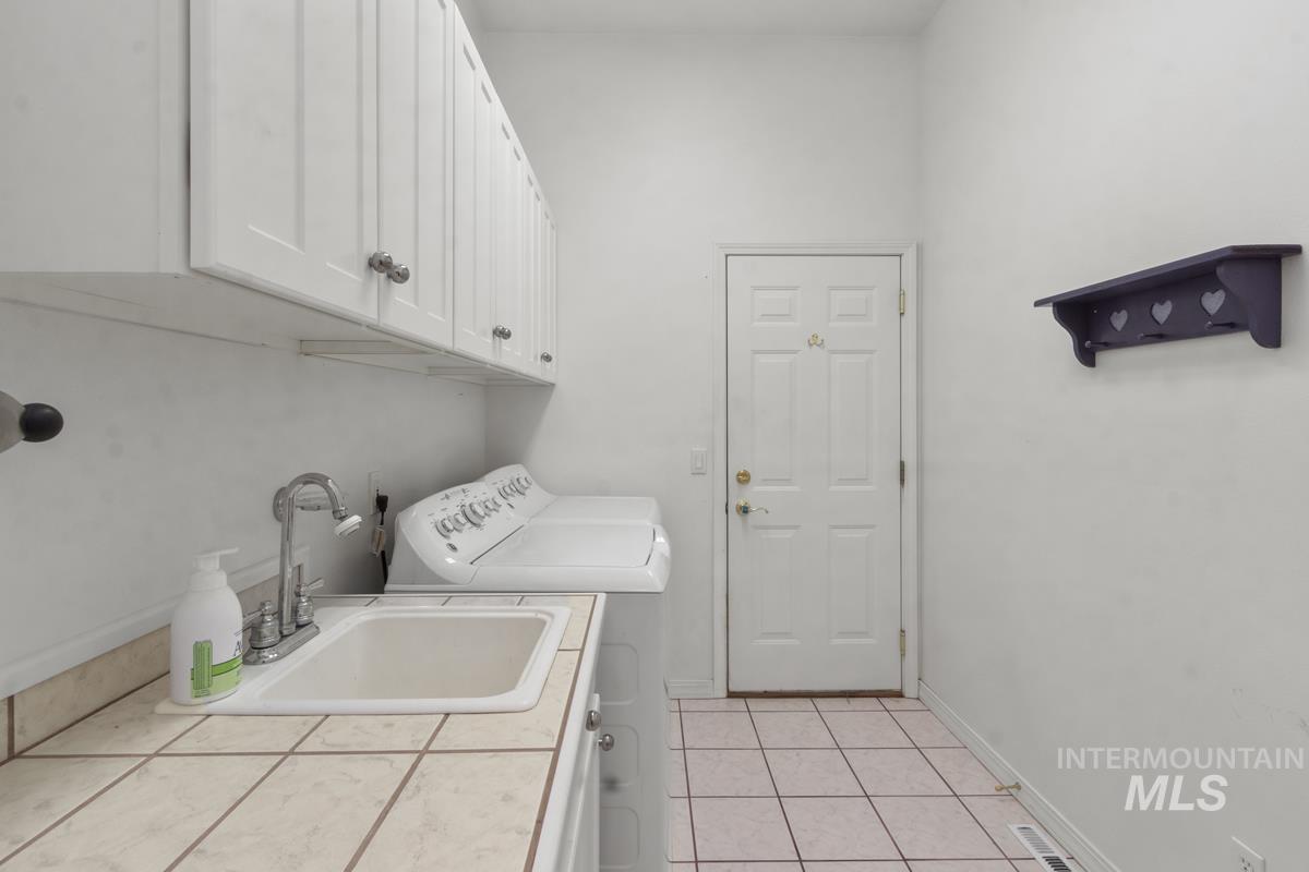 131 Par Drive, Cascade, Idaho 83611, 5 Bedrooms, 4 Bathrooms, Residential For Sale, Price $1,399,000,MLS 98978483