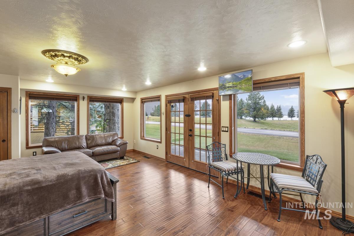 131 Par Drive, Cascade, Idaho 83611, 5 Bedrooms, 4 Bathrooms, Residential For Sale, Price $1,349,000,MLS 98978483