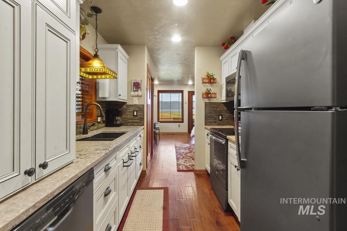 131 Par Drive, Cascade, Idaho 83611, 5 Bedrooms, 4 Bathrooms, Residential For Sale, Price $1,399,000,MLS 98978483