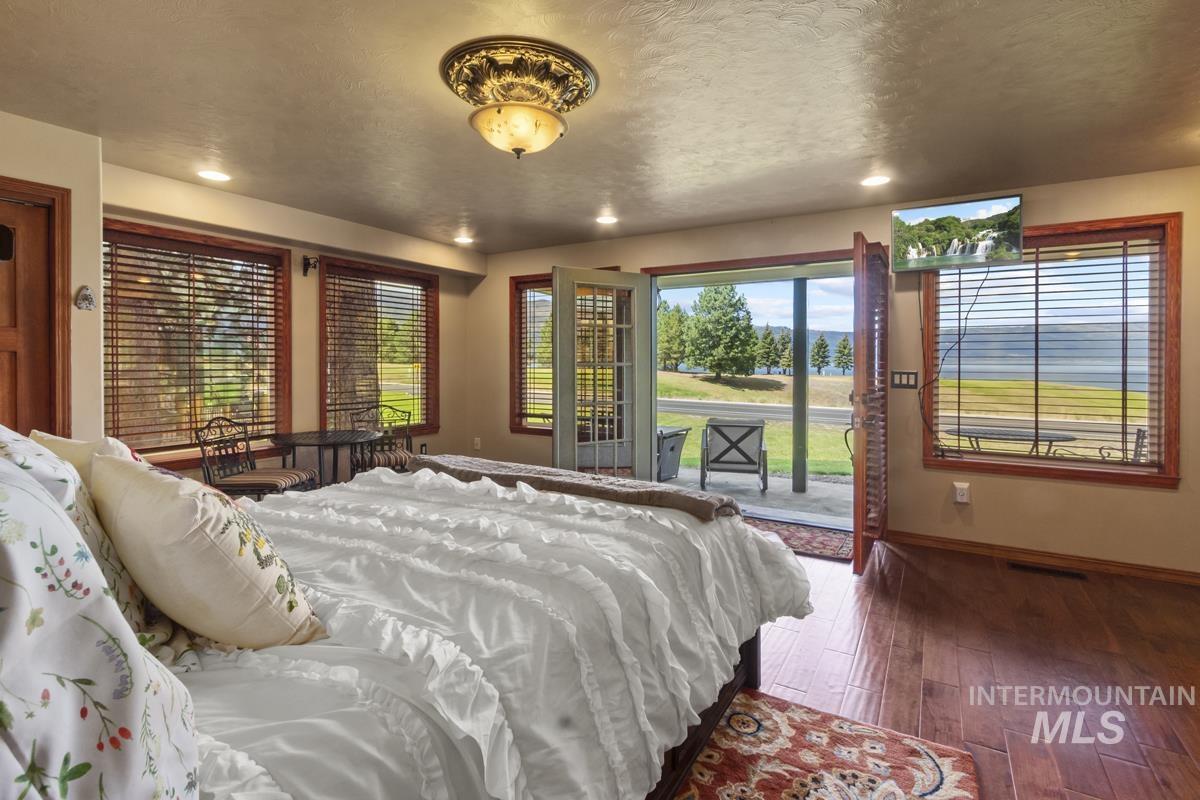 131 Par Drive, Cascade, Idaho 83611, 5 Bedrooms, 4 Bathrooms, Residential For Sale, Price $1,399,000,MLS 98978483